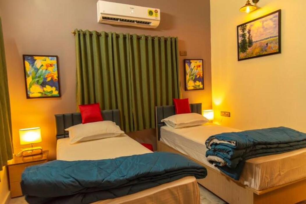 Deluxe Double Room with Balcony - Photo 11