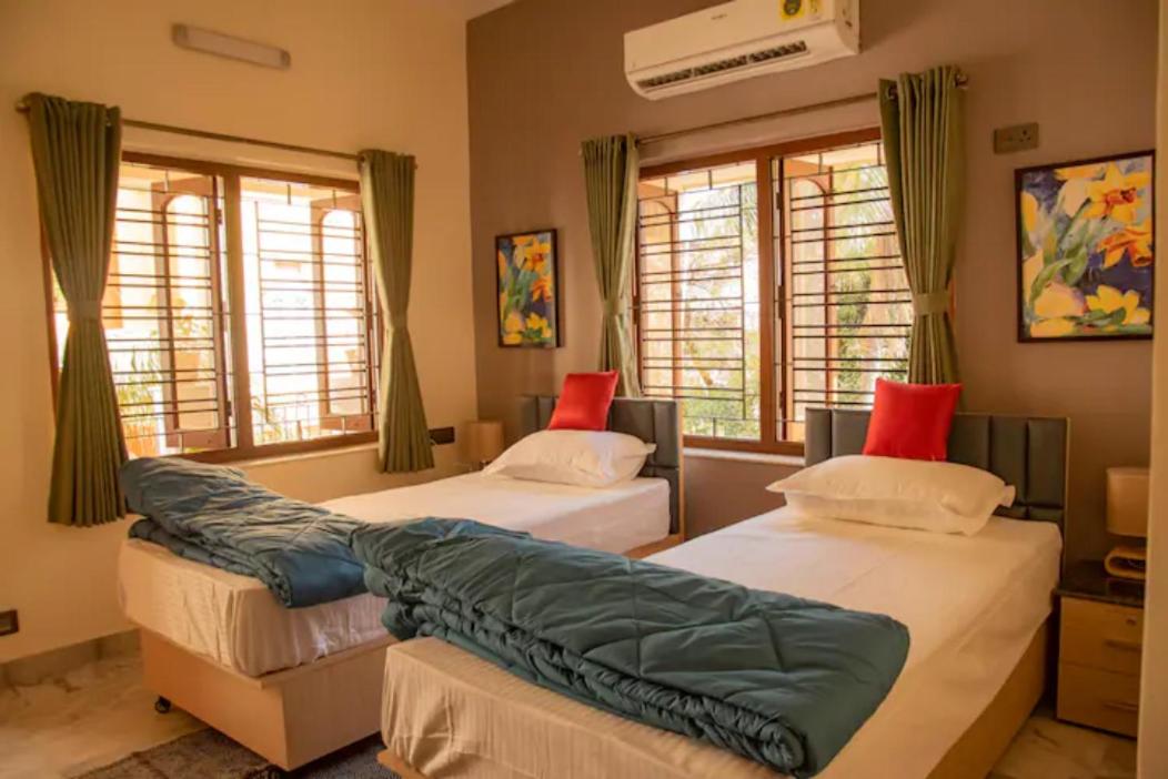 Deluxe Double Room with Balcony - Photo 12