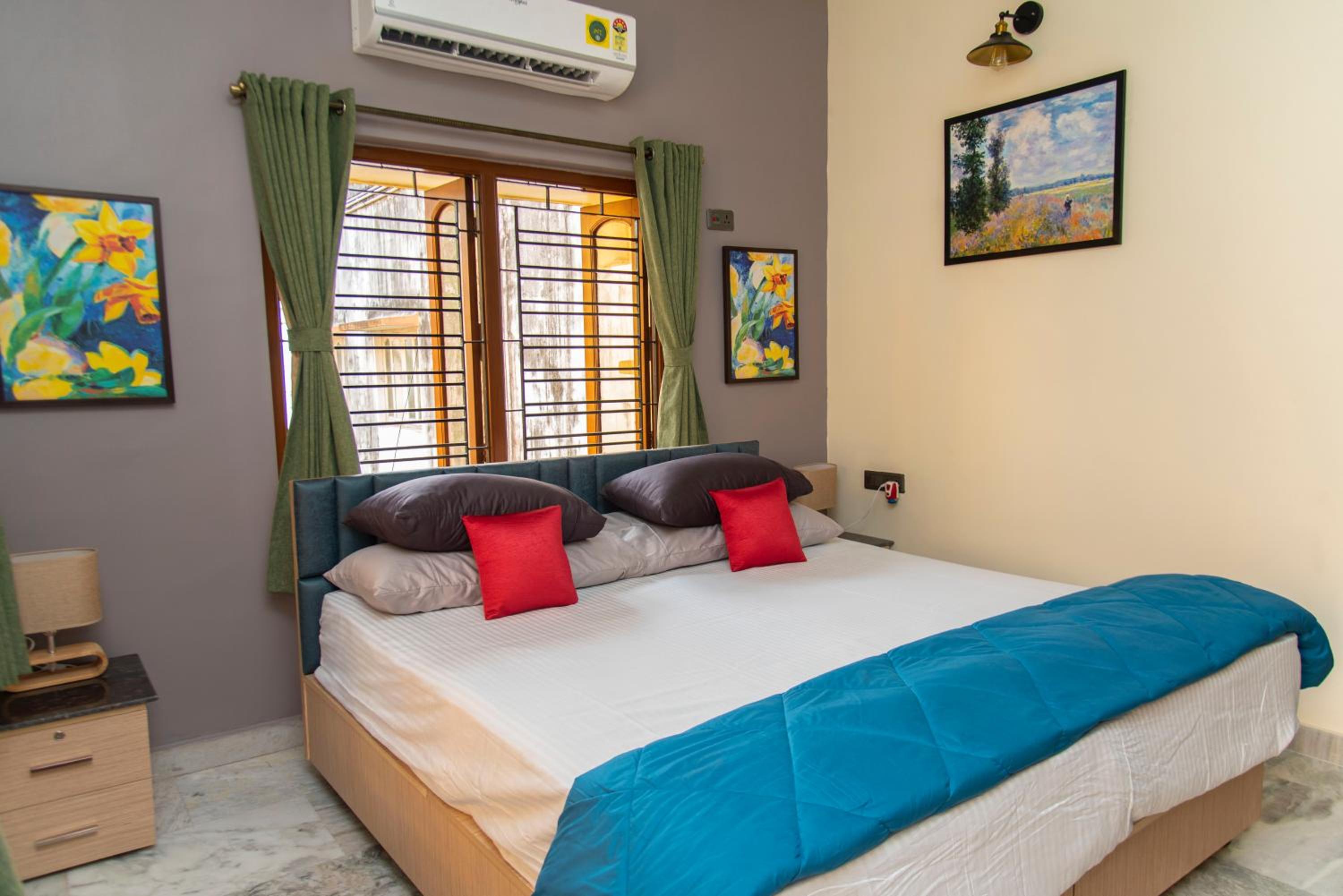 Deluxe Double Room with Balcony - Photo 1