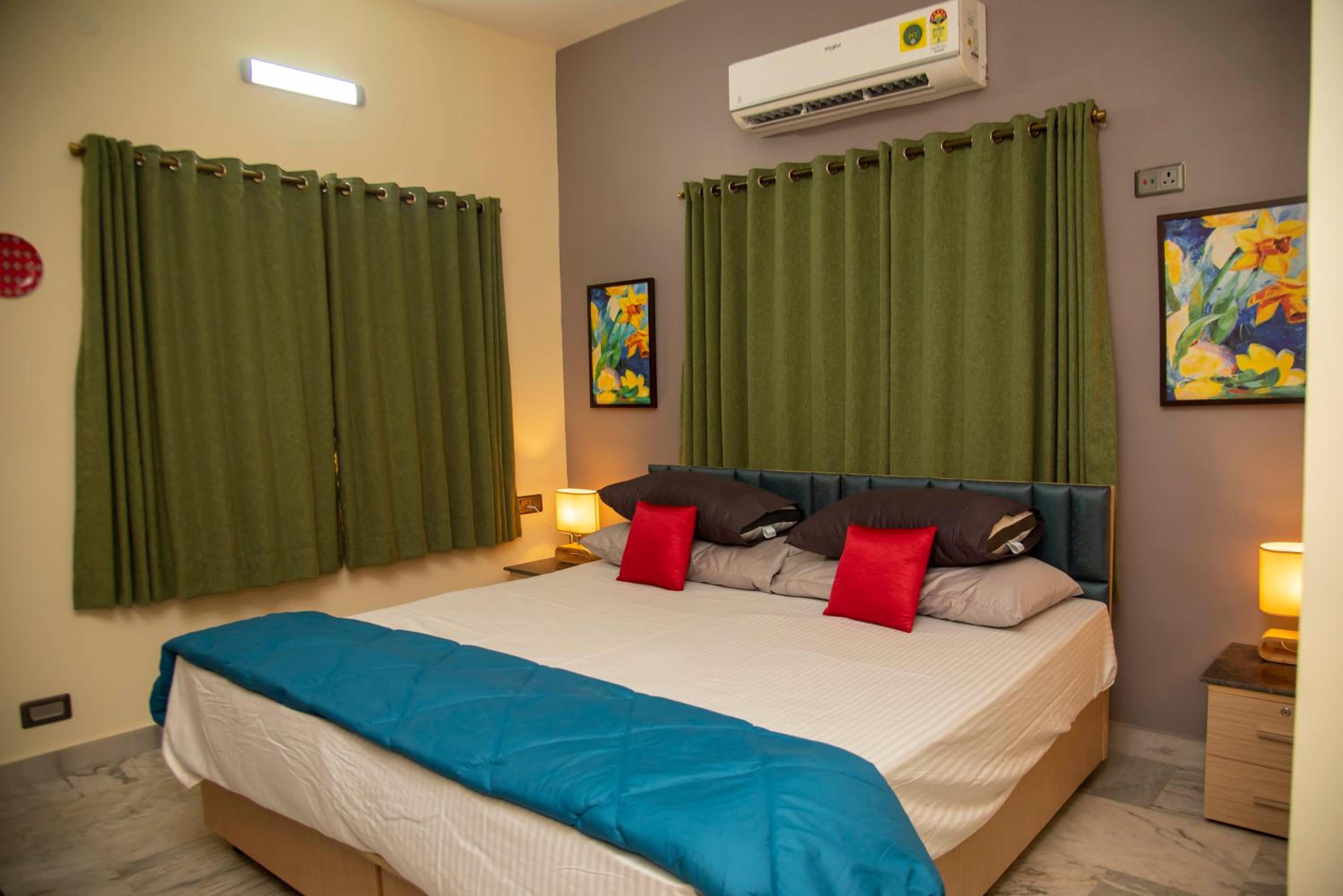 Deluxe Double Room with Balcony - Photo 15