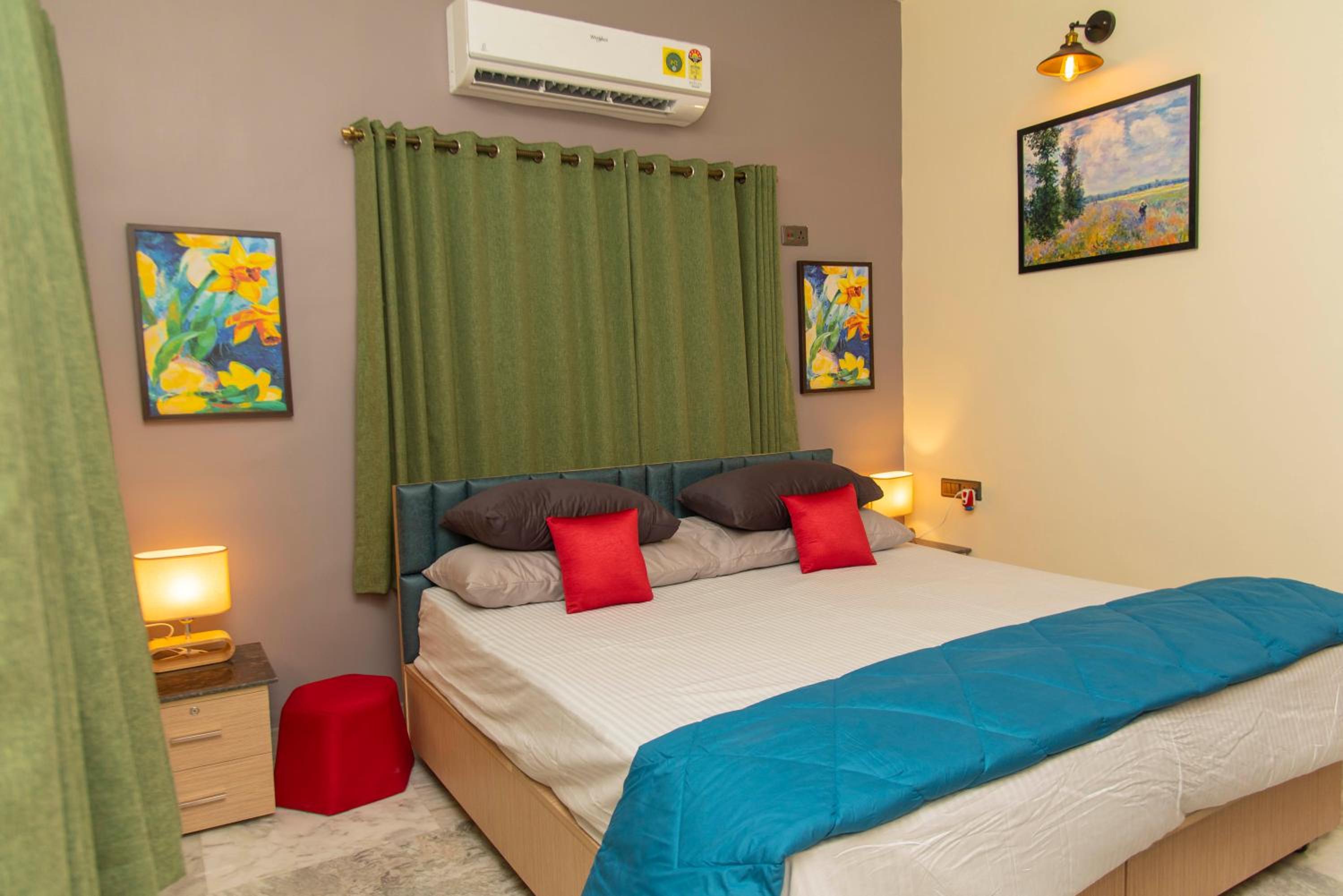 Deluxe Double Room with Balcony - Photo 14