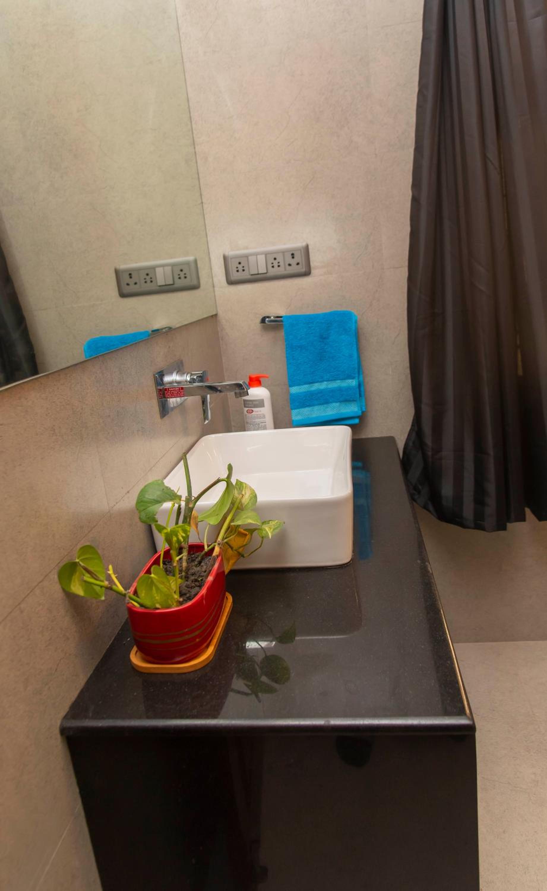 Deluxe Double Room with Balcony - Photo 5