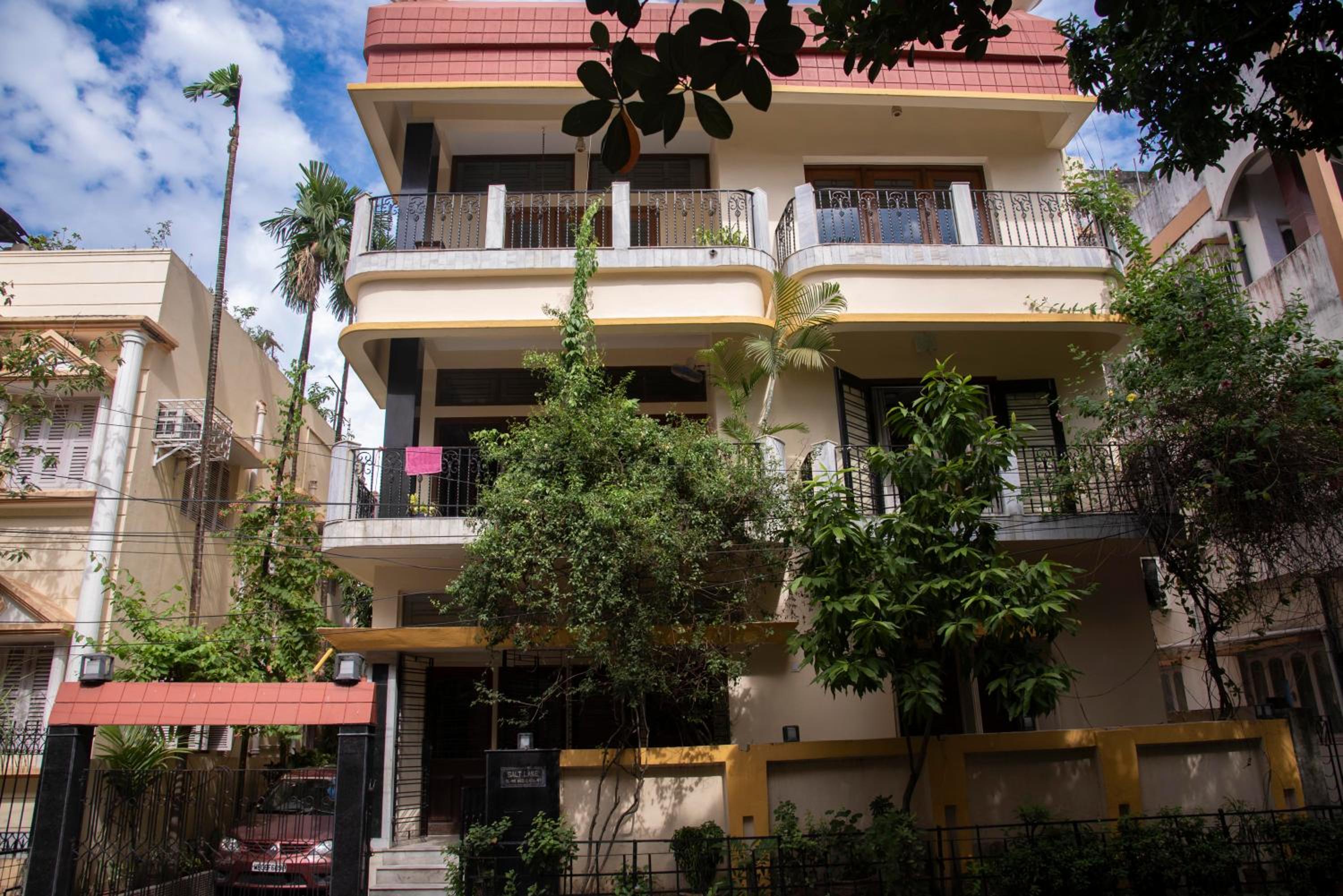 Deluxe Double Room with Balcony - Photo 18