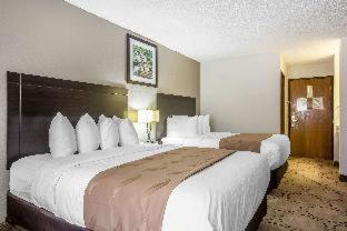 Queen Room with Two Queen Beds - Non-Smoking - Photo 1