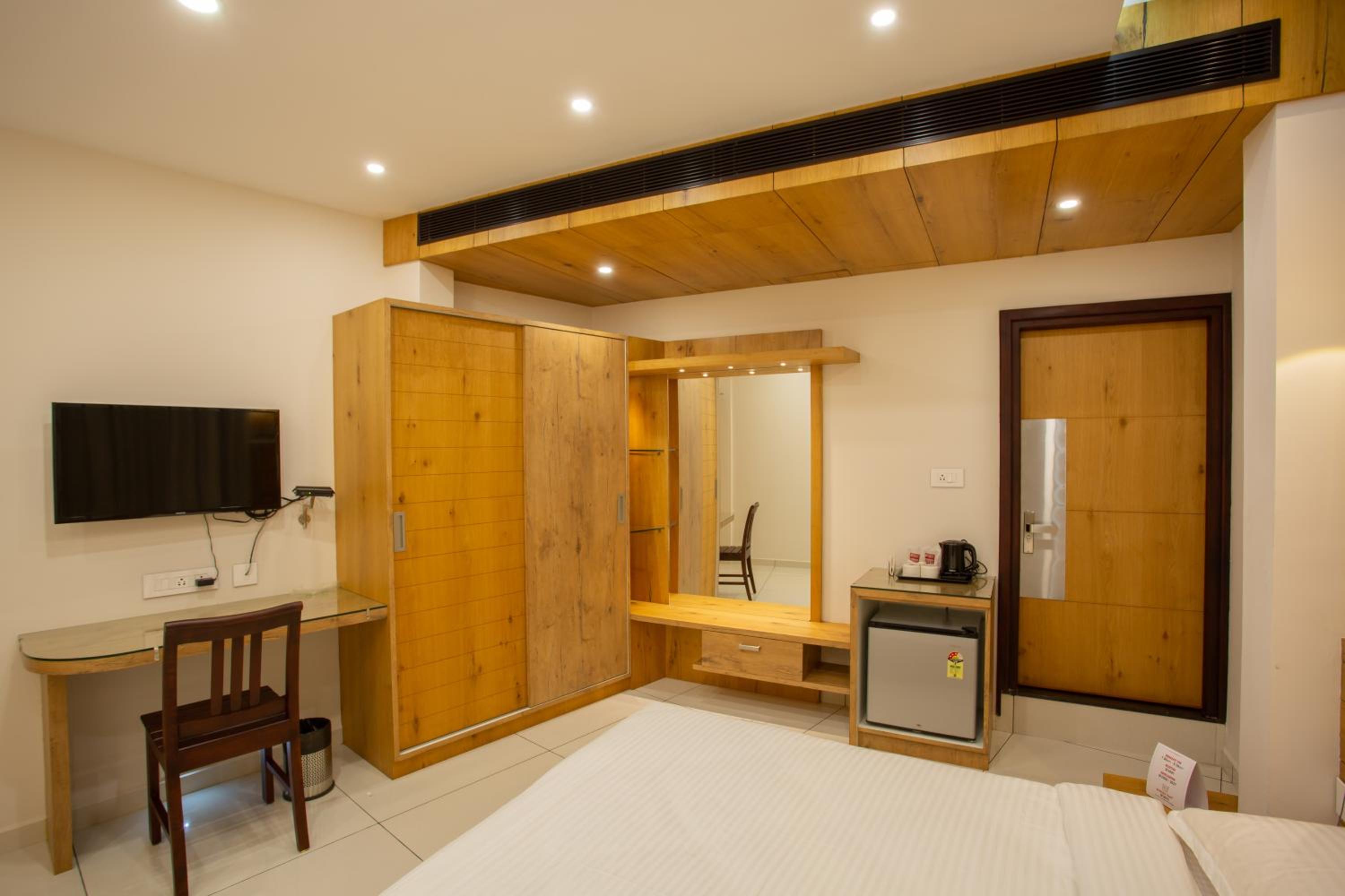 Deluxe King Room photo 1