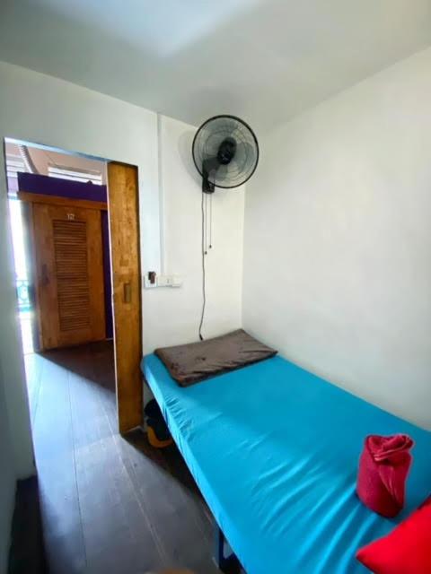 Small Single Room photo 1