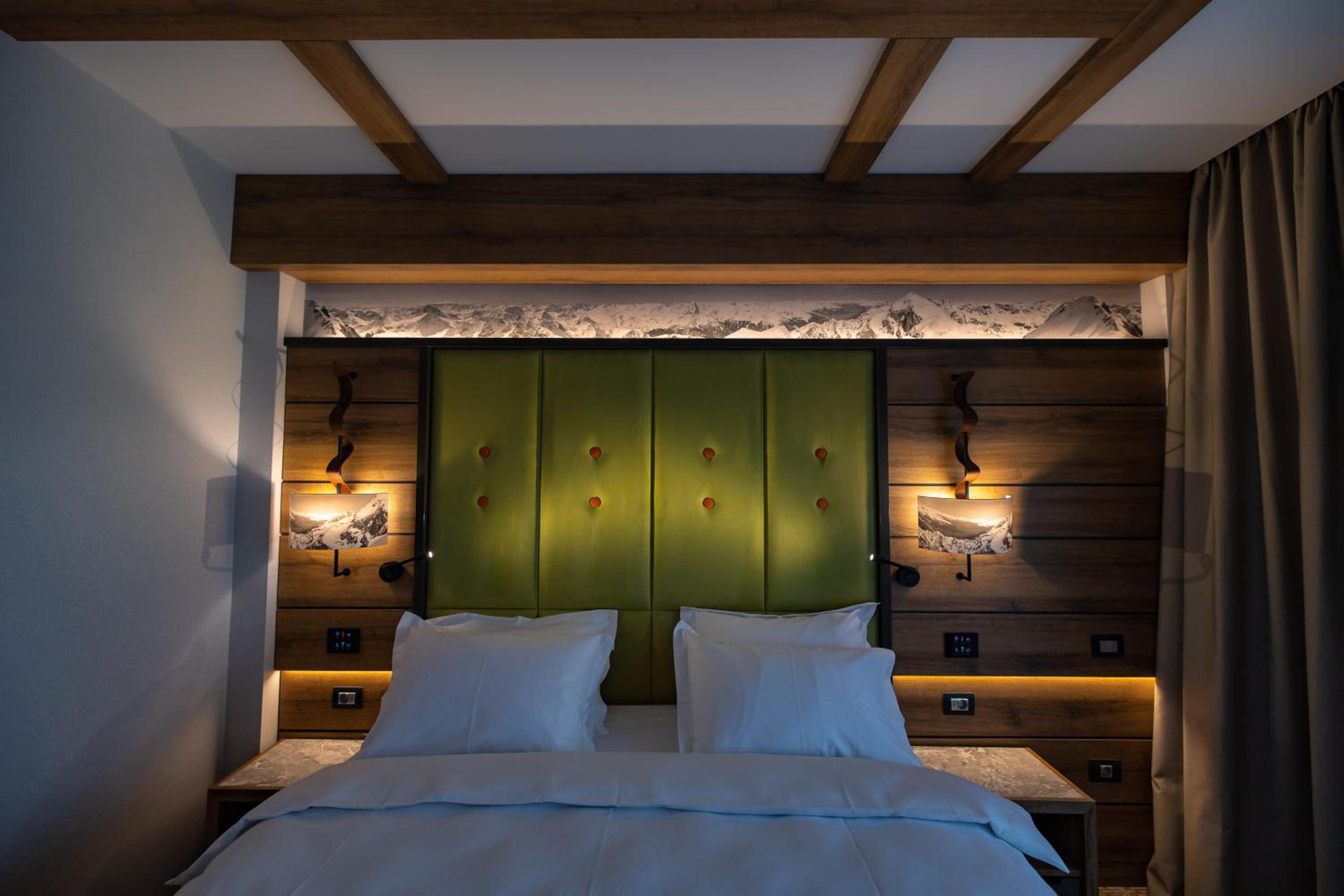 Deluxe Double Room with Forest View photo 3
