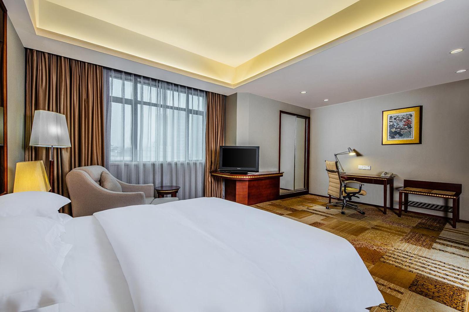 Premium King Room photo 3
