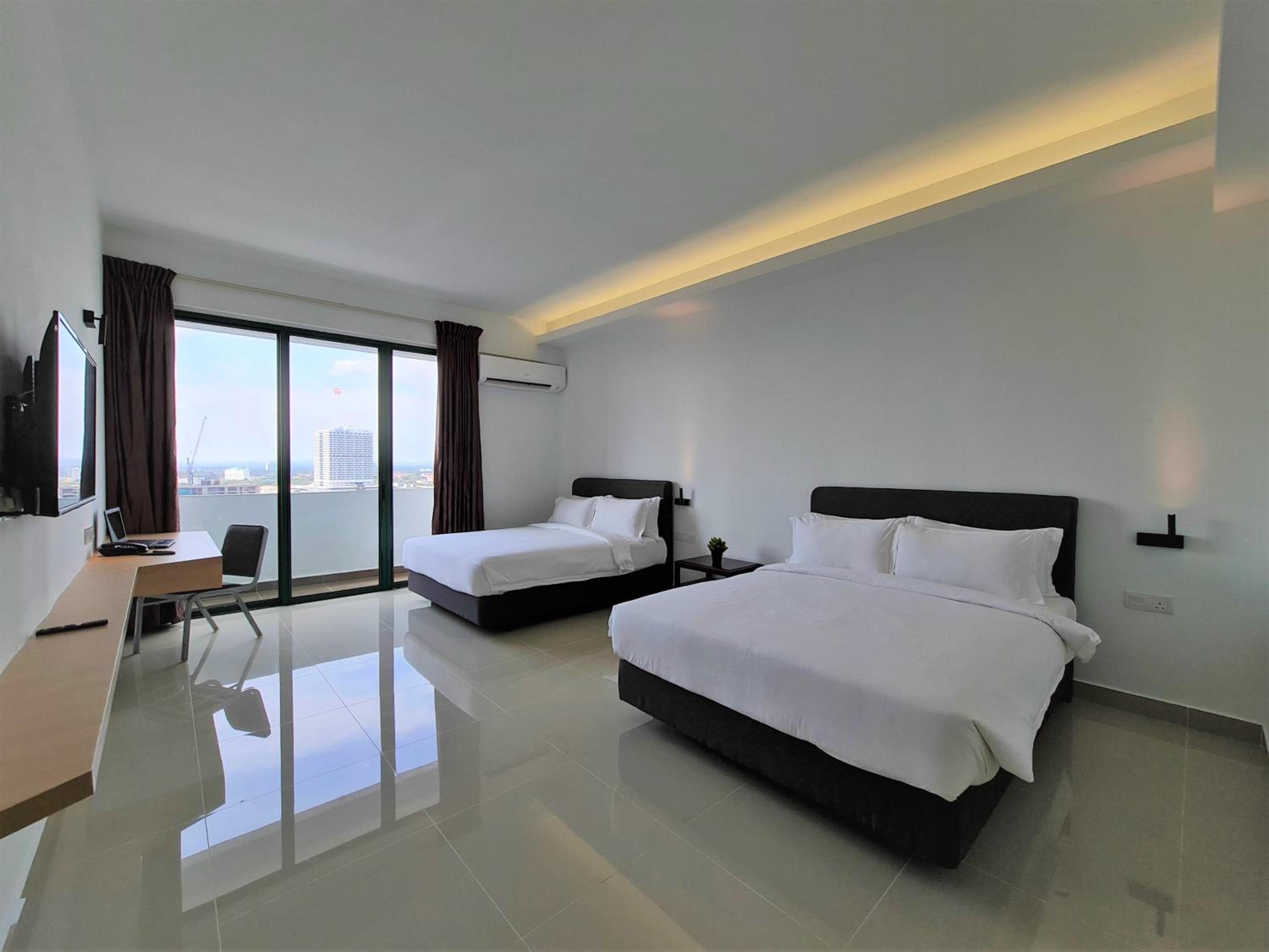 Superior Family Room - Photo 2