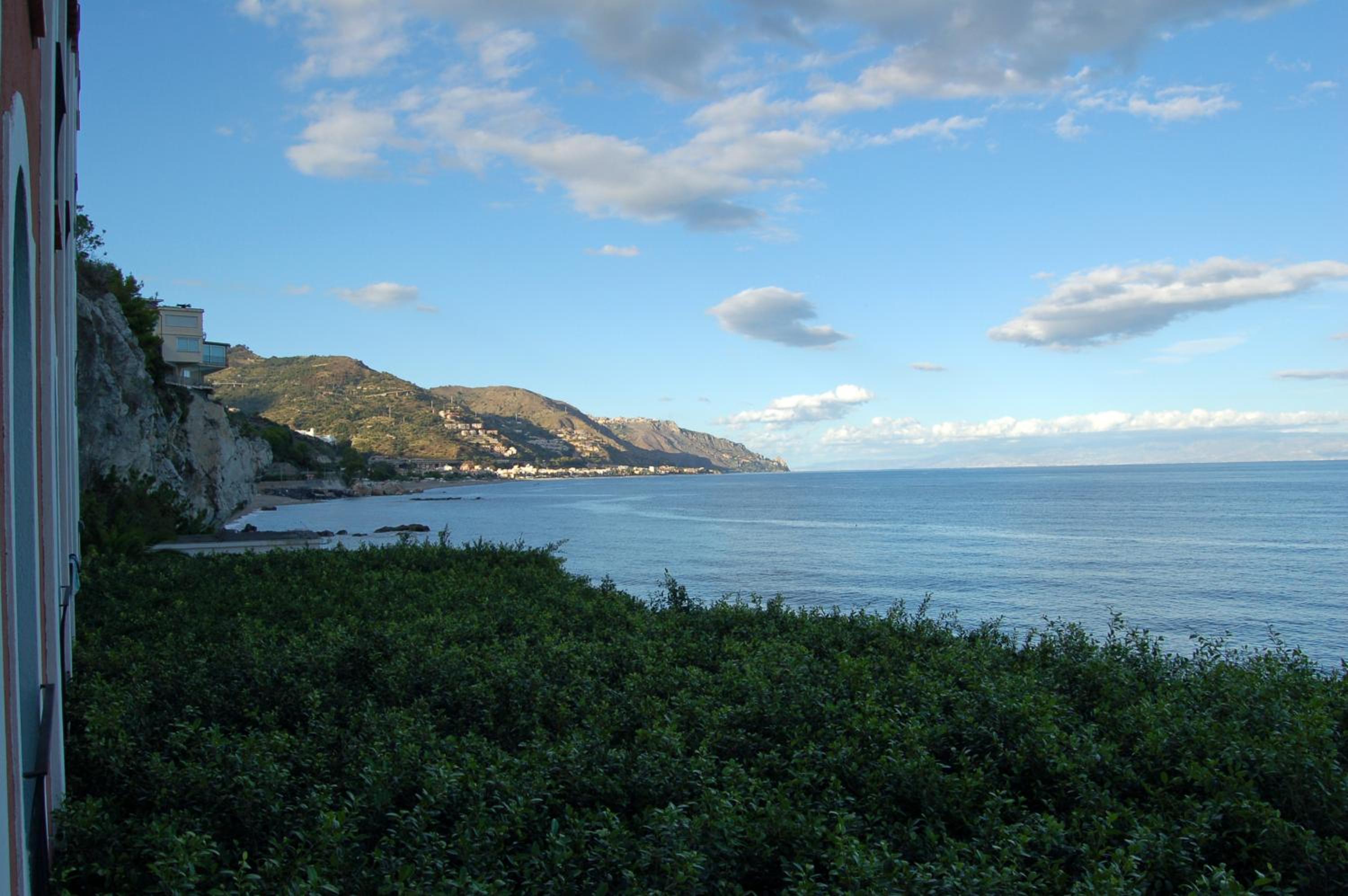 Triple Room with Sea View - Photo 11
