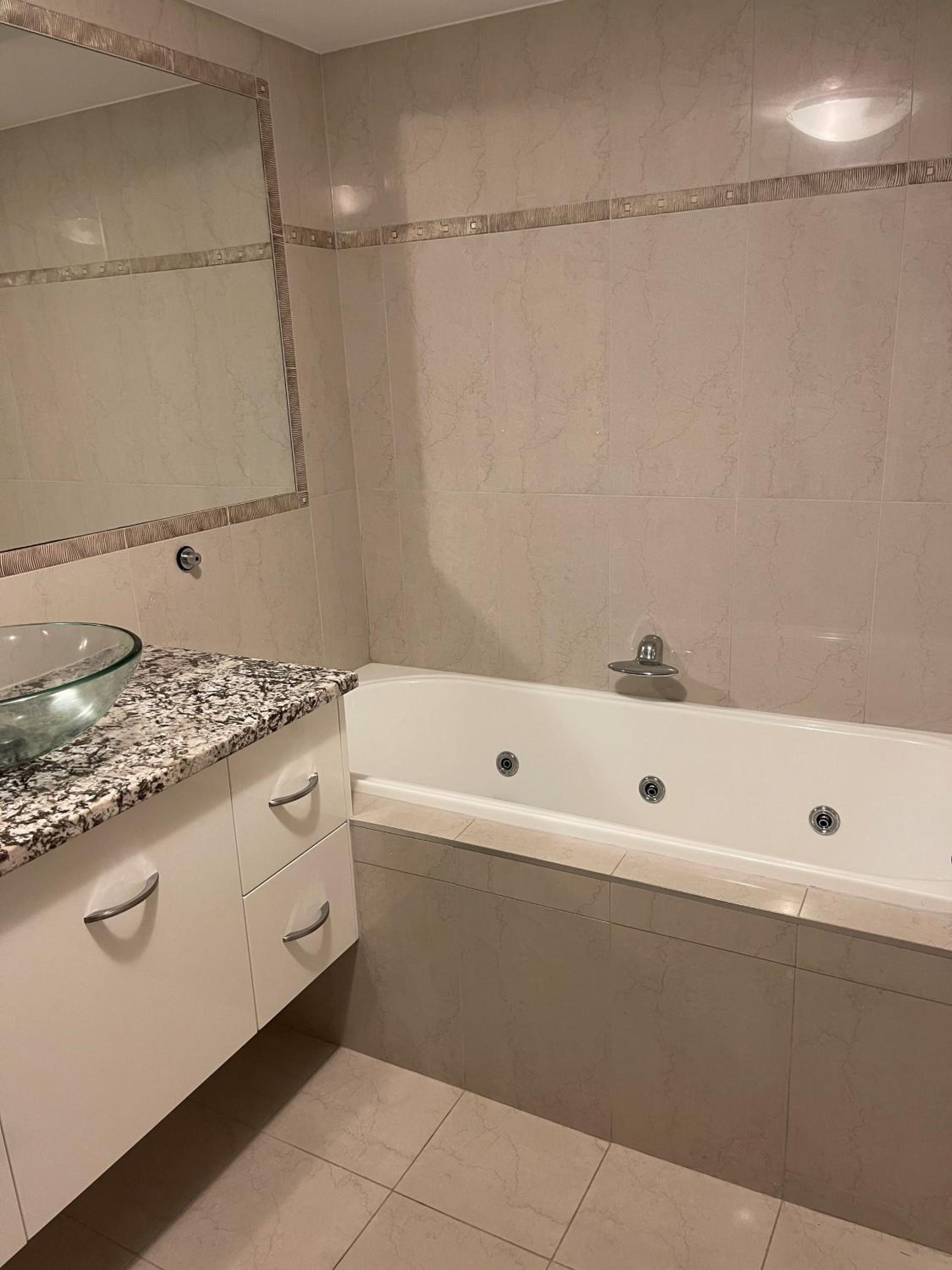 2 Bedroom Superior Ocean View, Tower I - Photo 3