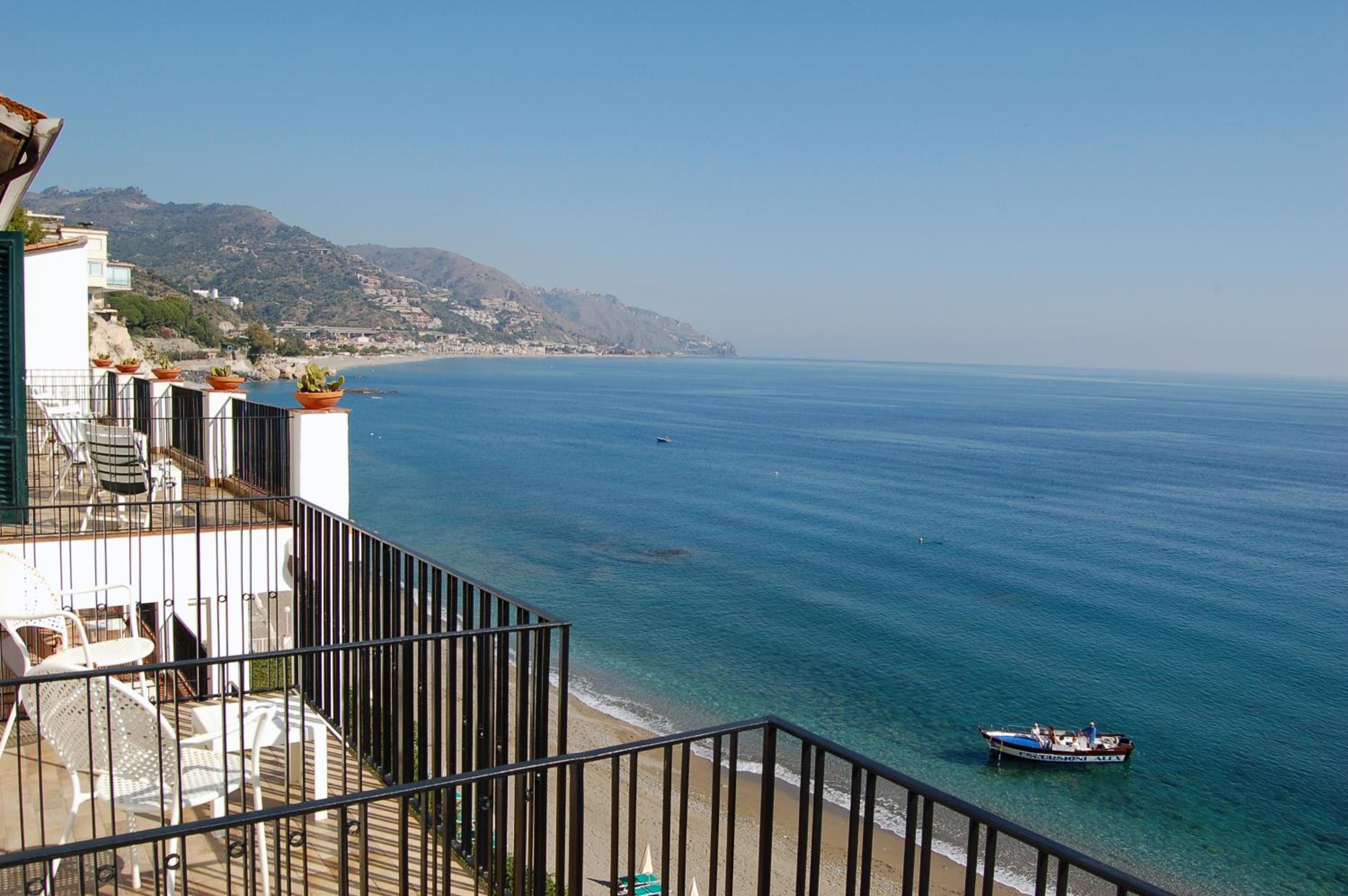 Double or Twin Room with Sea View - Photo 5
