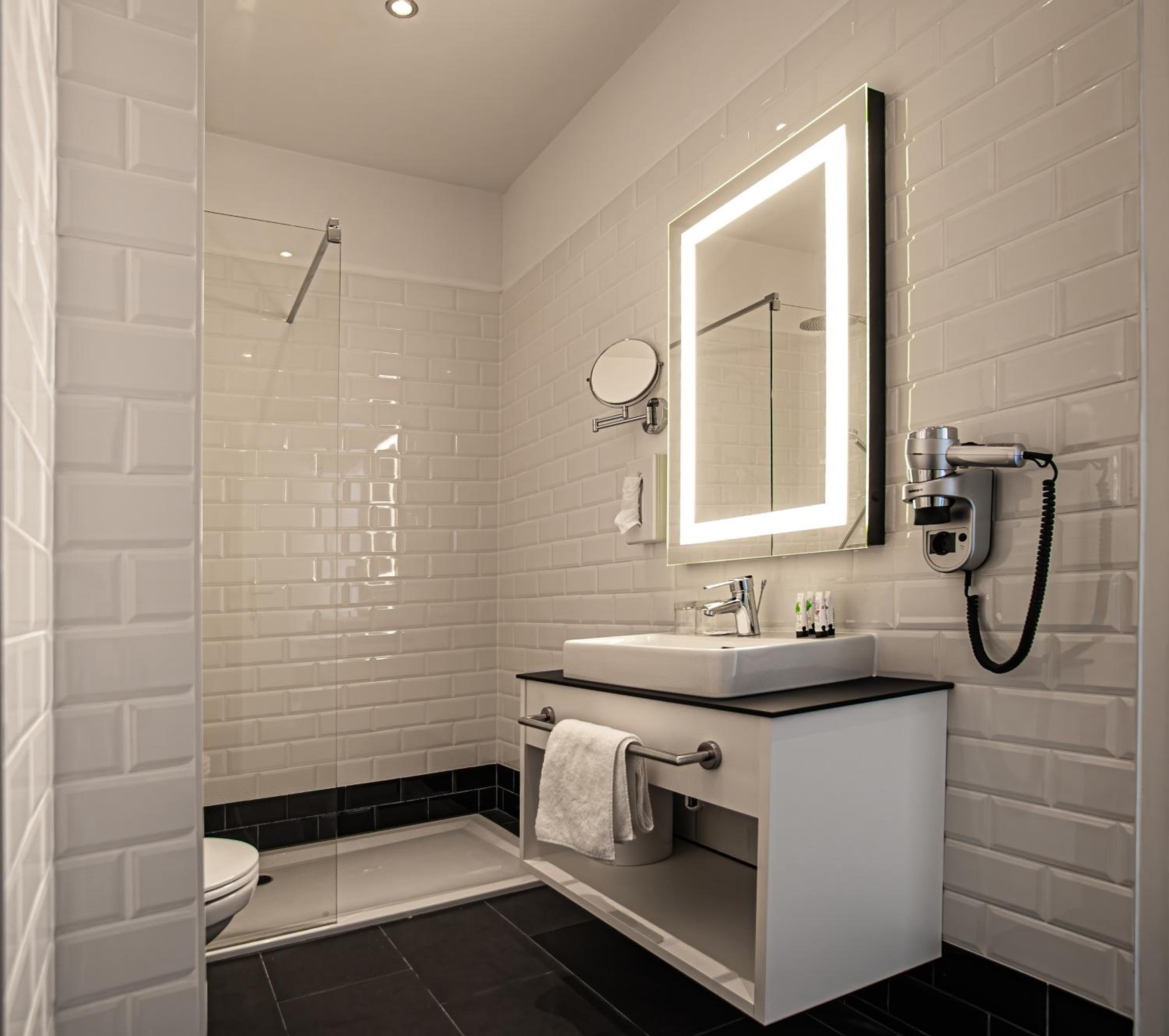 Superior One Bedroom Apartment