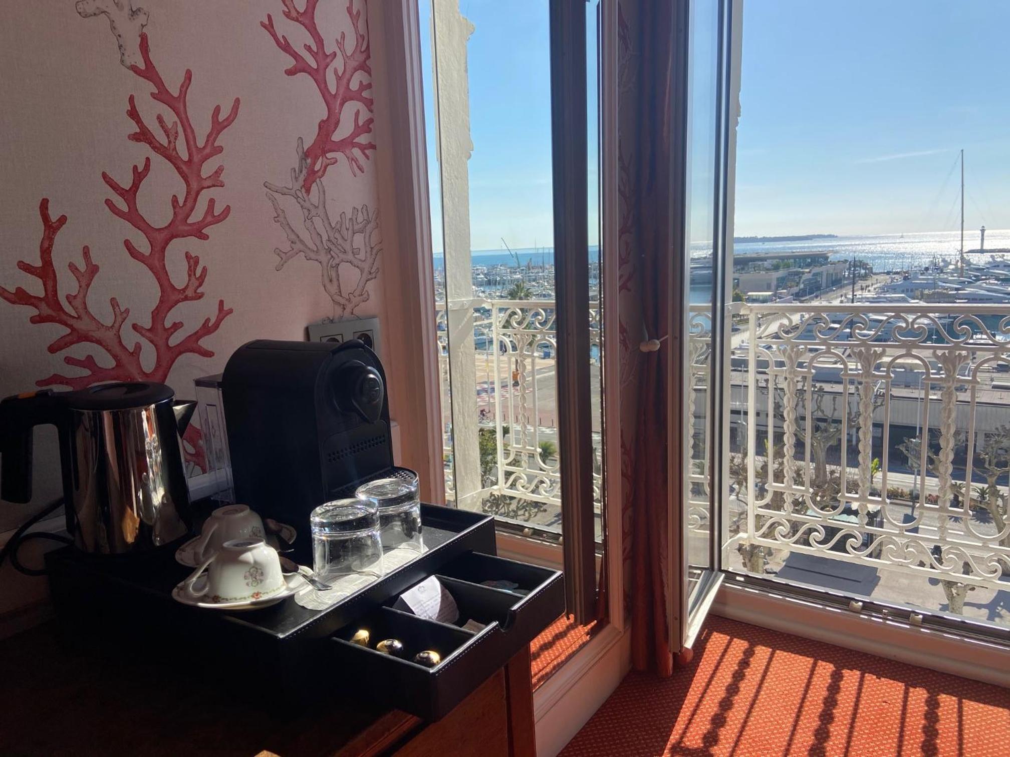 Family Suite, Adjacent rooms, with sea and city view thumbnail 6