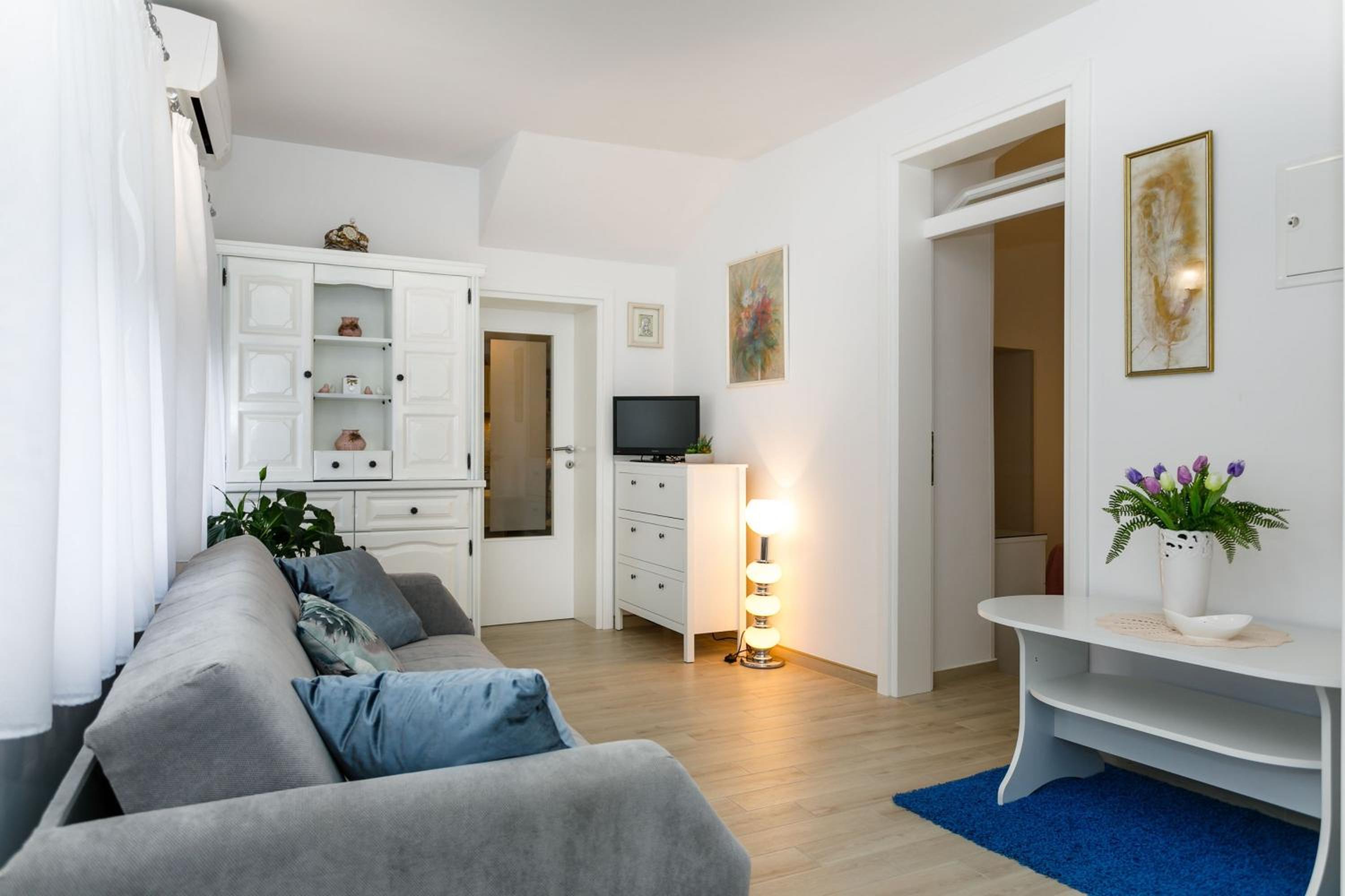 One-Bedroom Apartment with Balcony