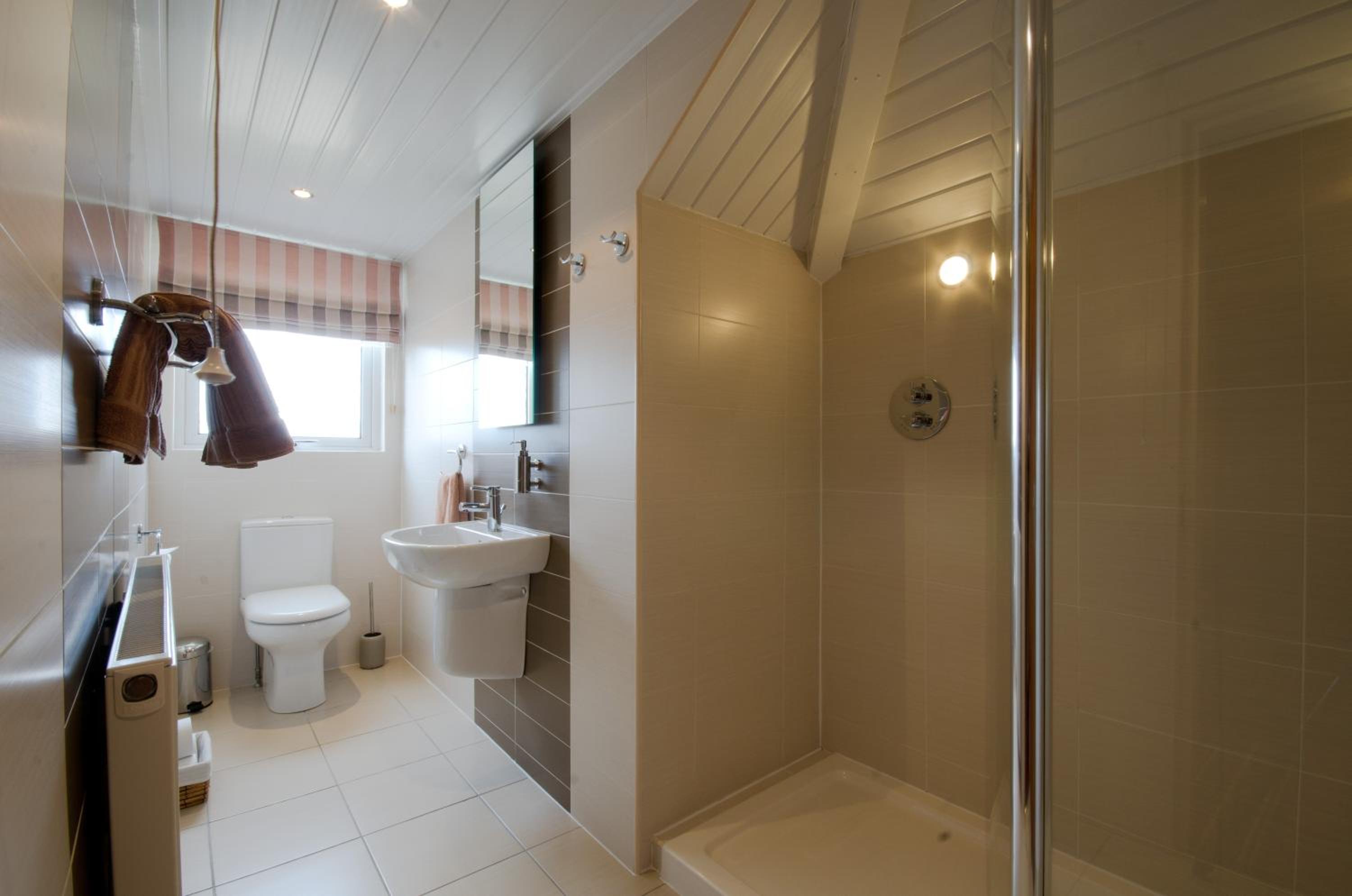 Twin Room with Shared Bathroom photo 2