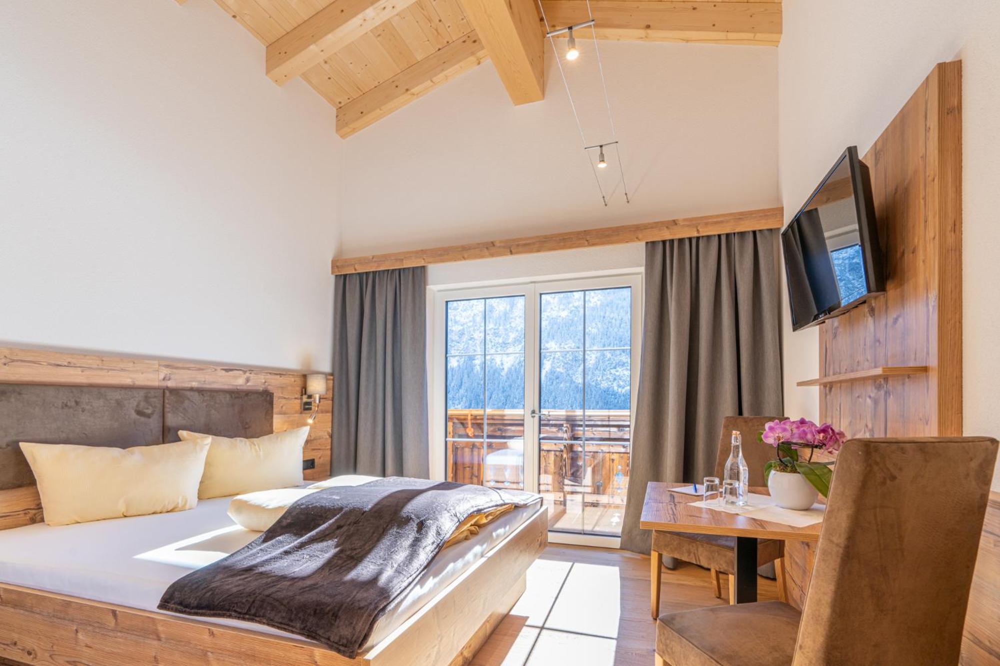 Double Room with Balcony - Photo 1