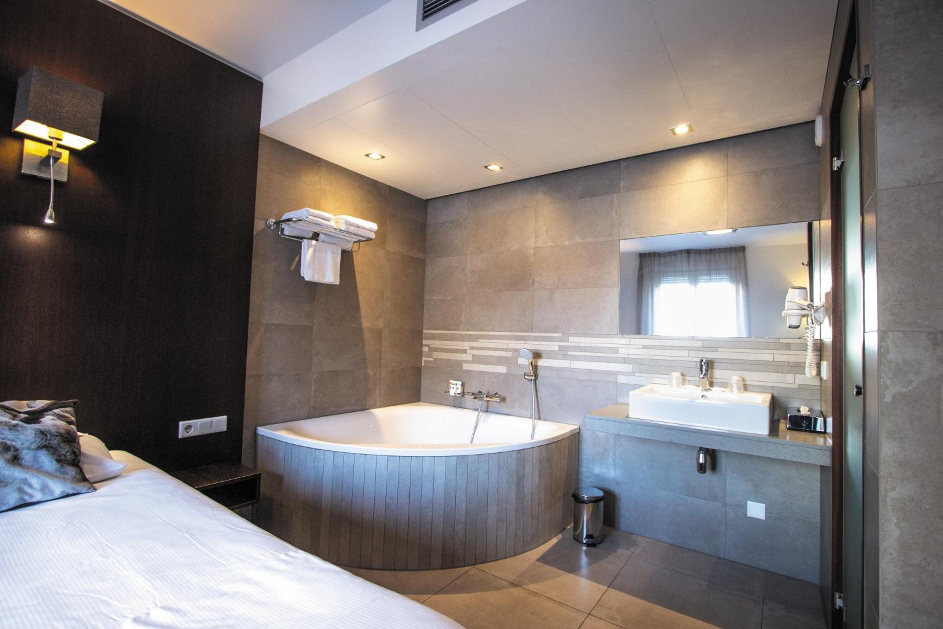 1 Bedroom Apartment - 1 King Bed 2 Single Beds - Photo 5