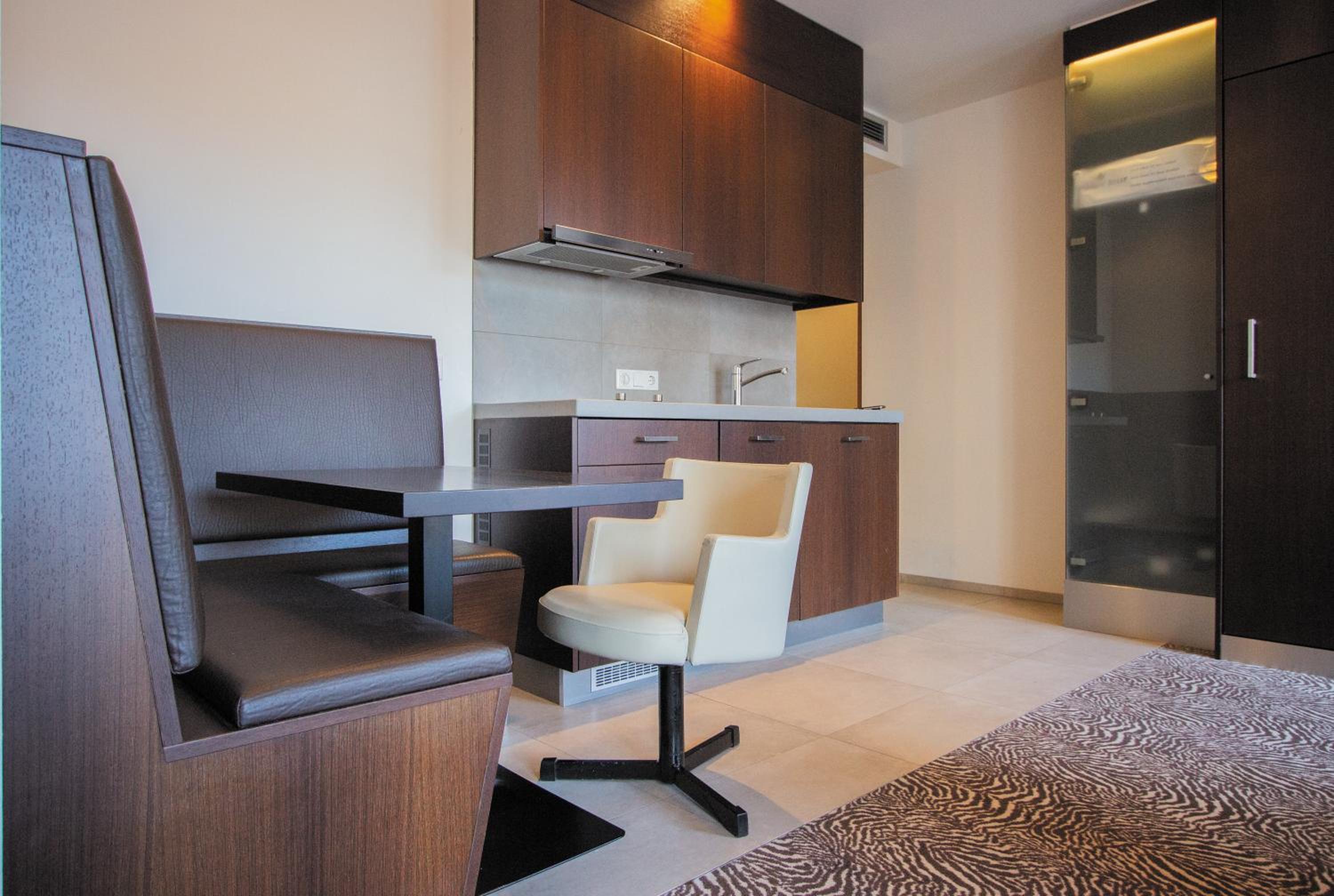 1 Bedroom Apartment - 1 King Bed 2 Single Beds - Photo 3