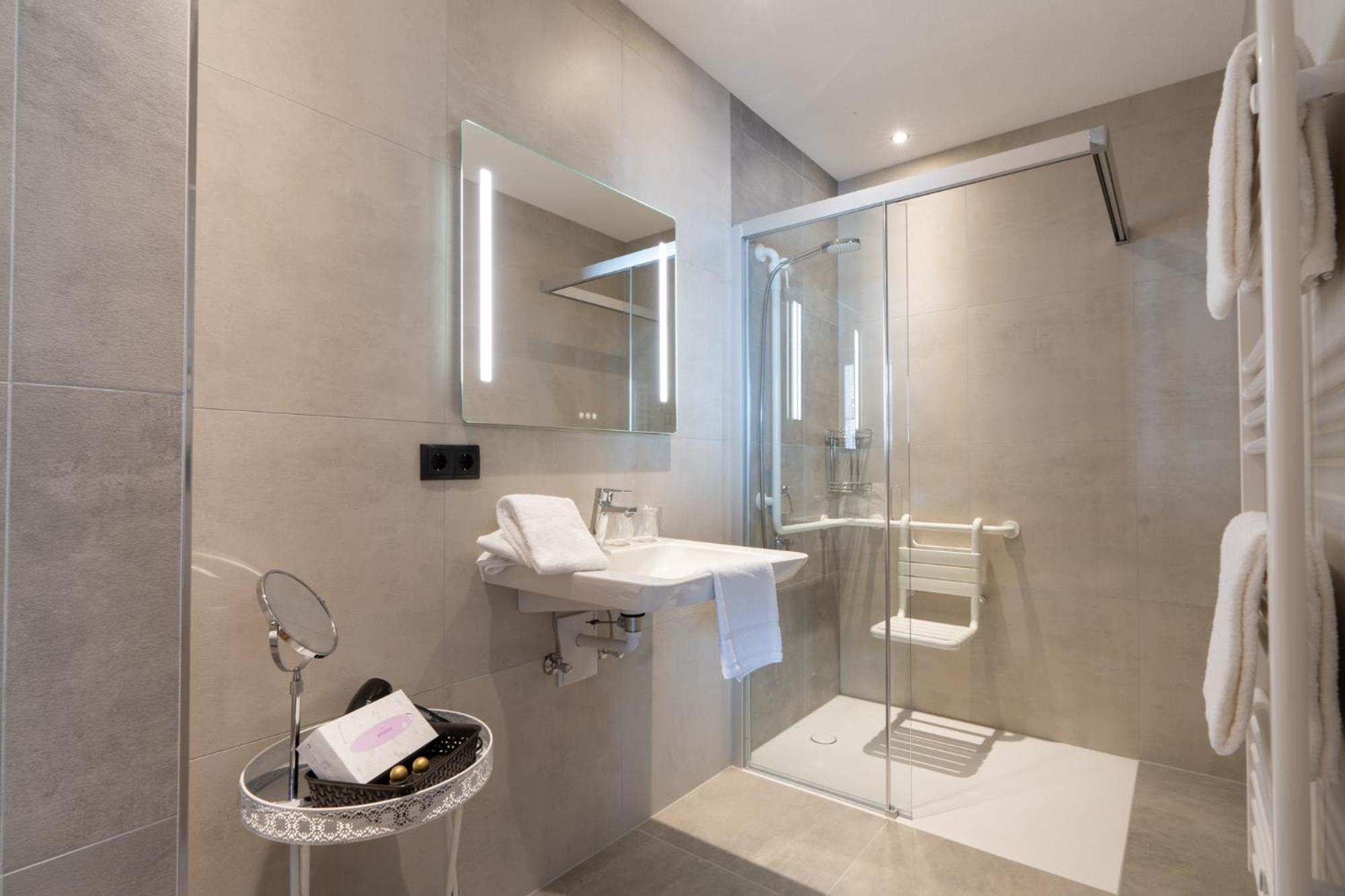 Triple Room with Balcony - Photo 6