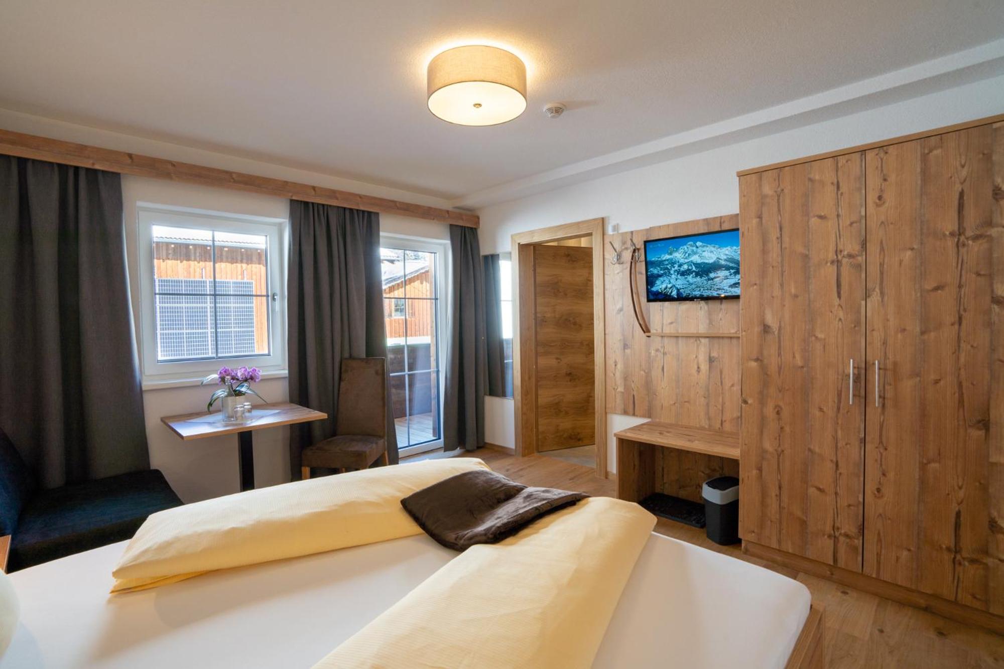 Triple Room with Balcony - Photo 3
