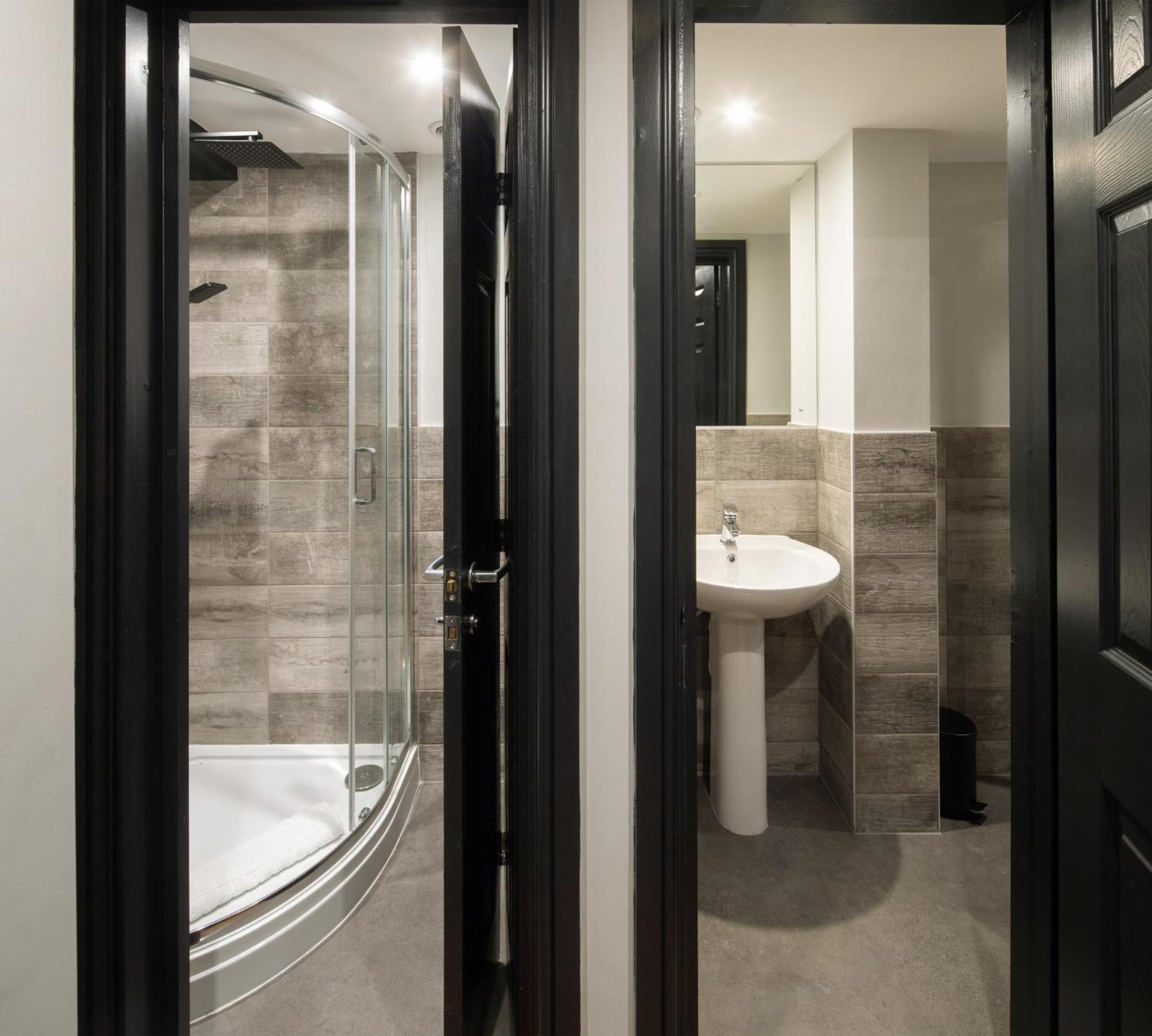 Suite - Photo 3