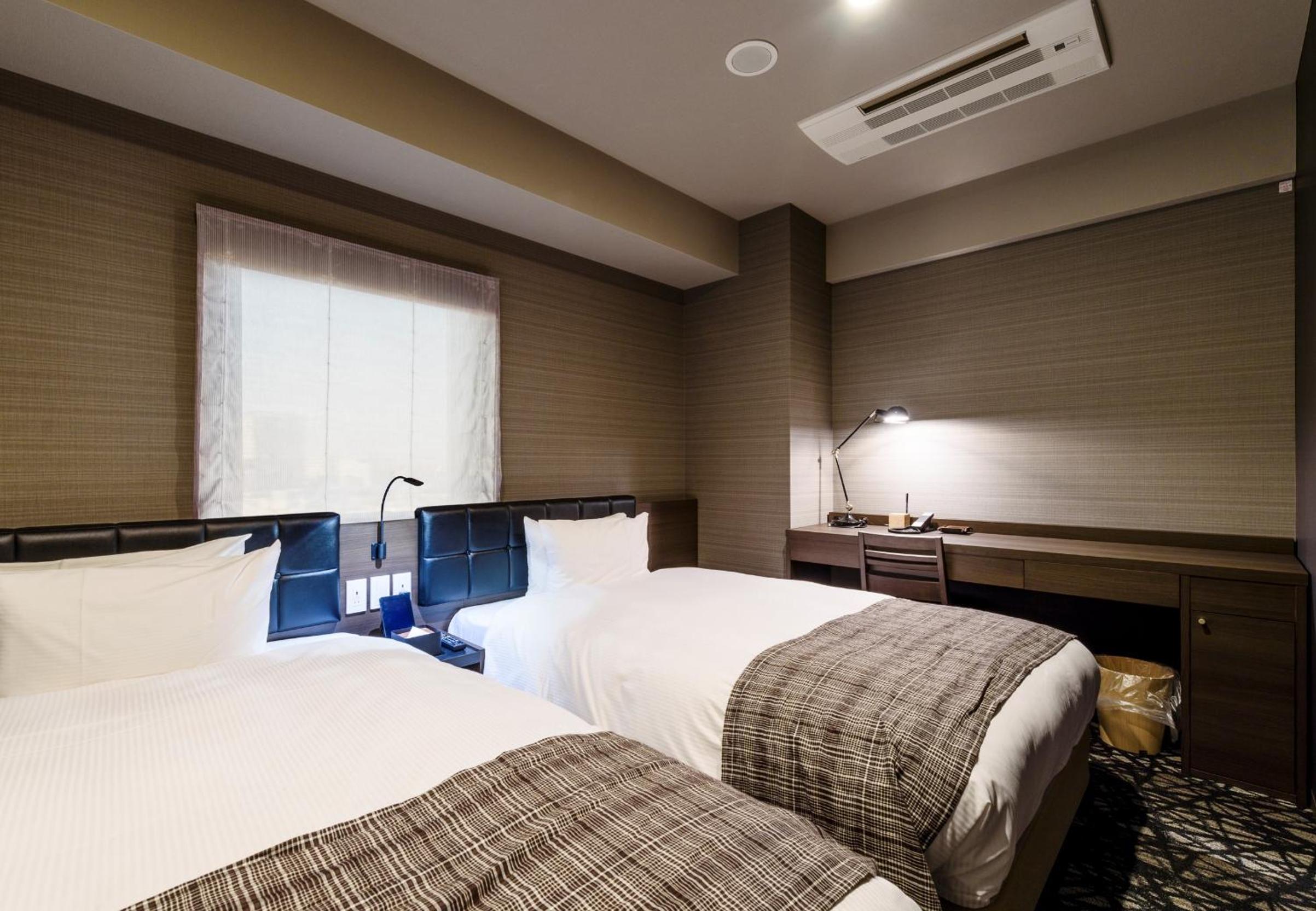 Twin Room - Non-Smoking photo 2