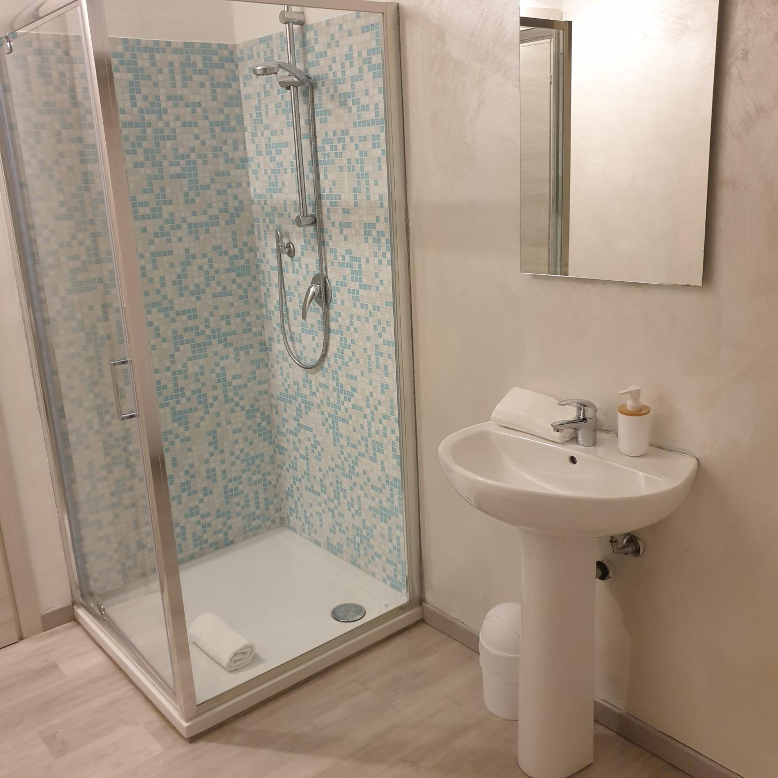 Deluxe King Room - Photo 4