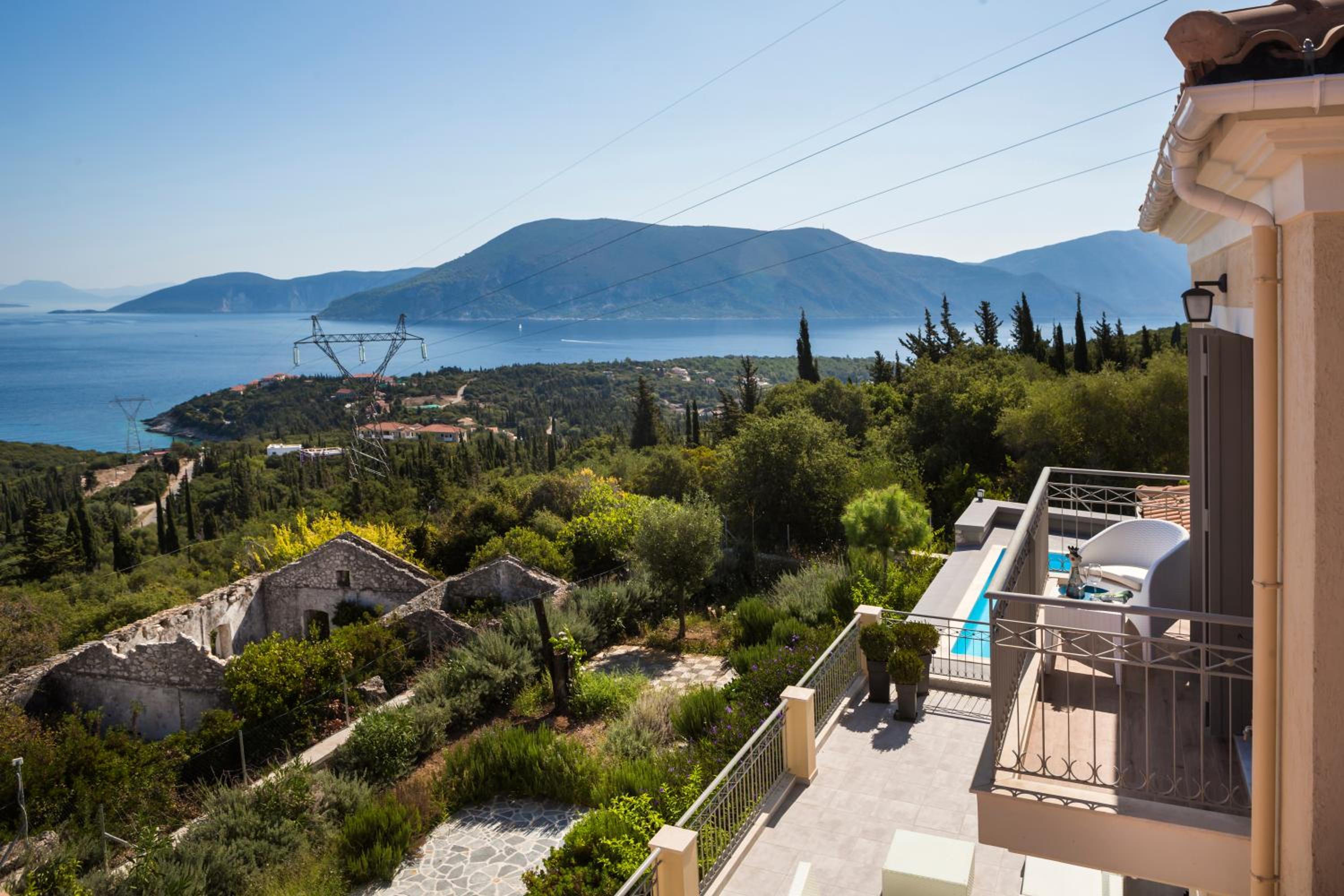 Villa photo 2