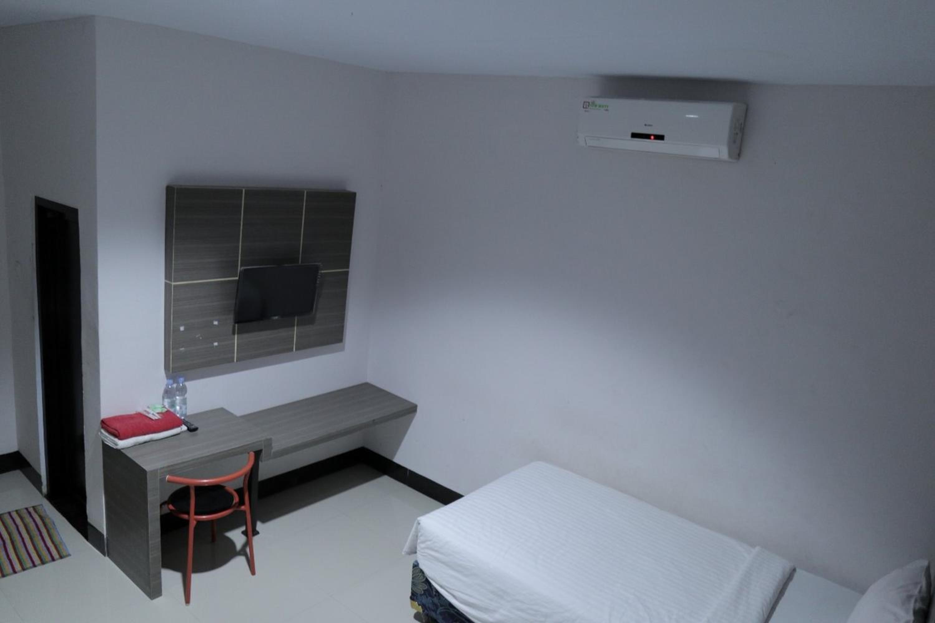 Twin Room - Photo 1
