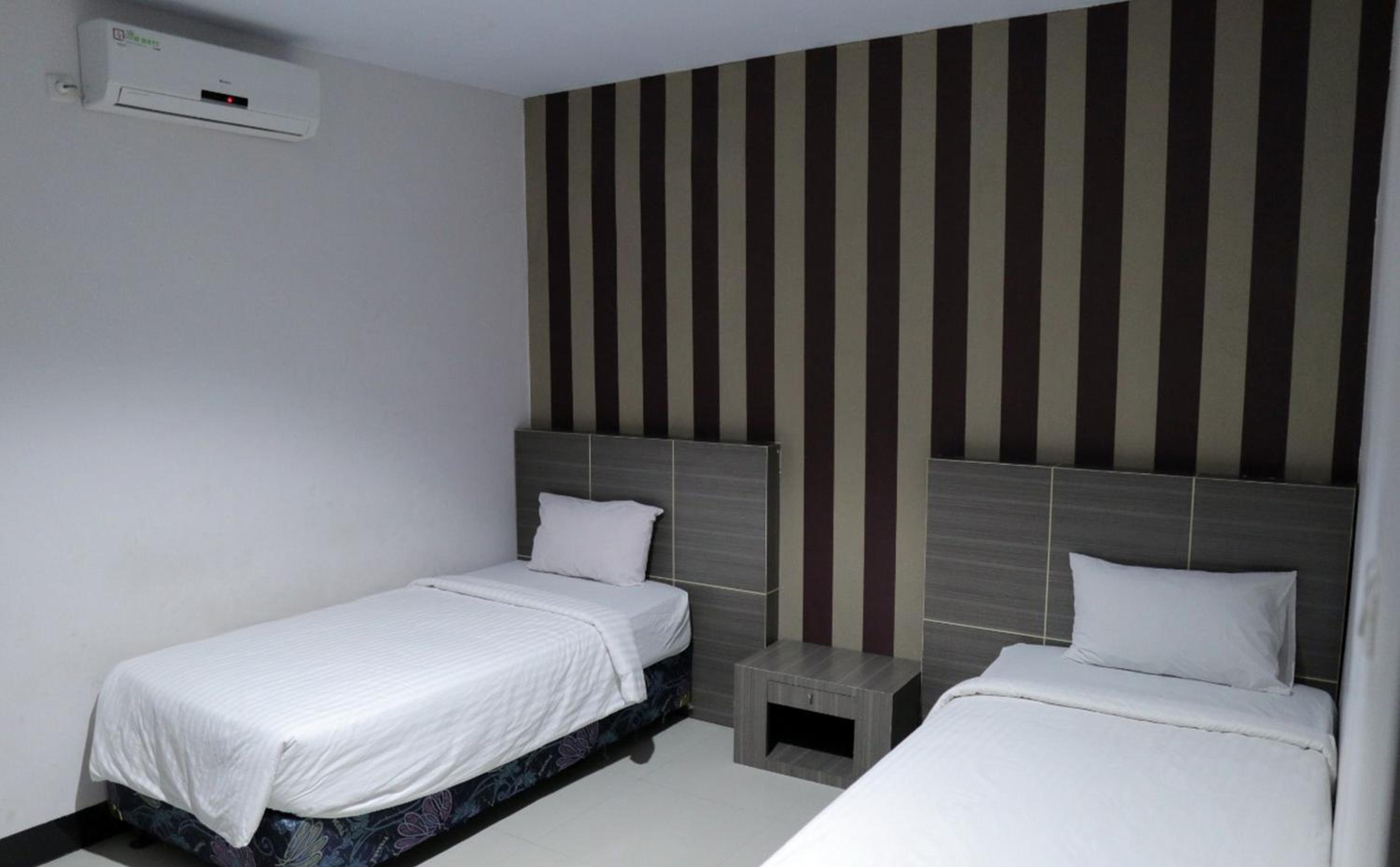 Twin Room - Photo 2
