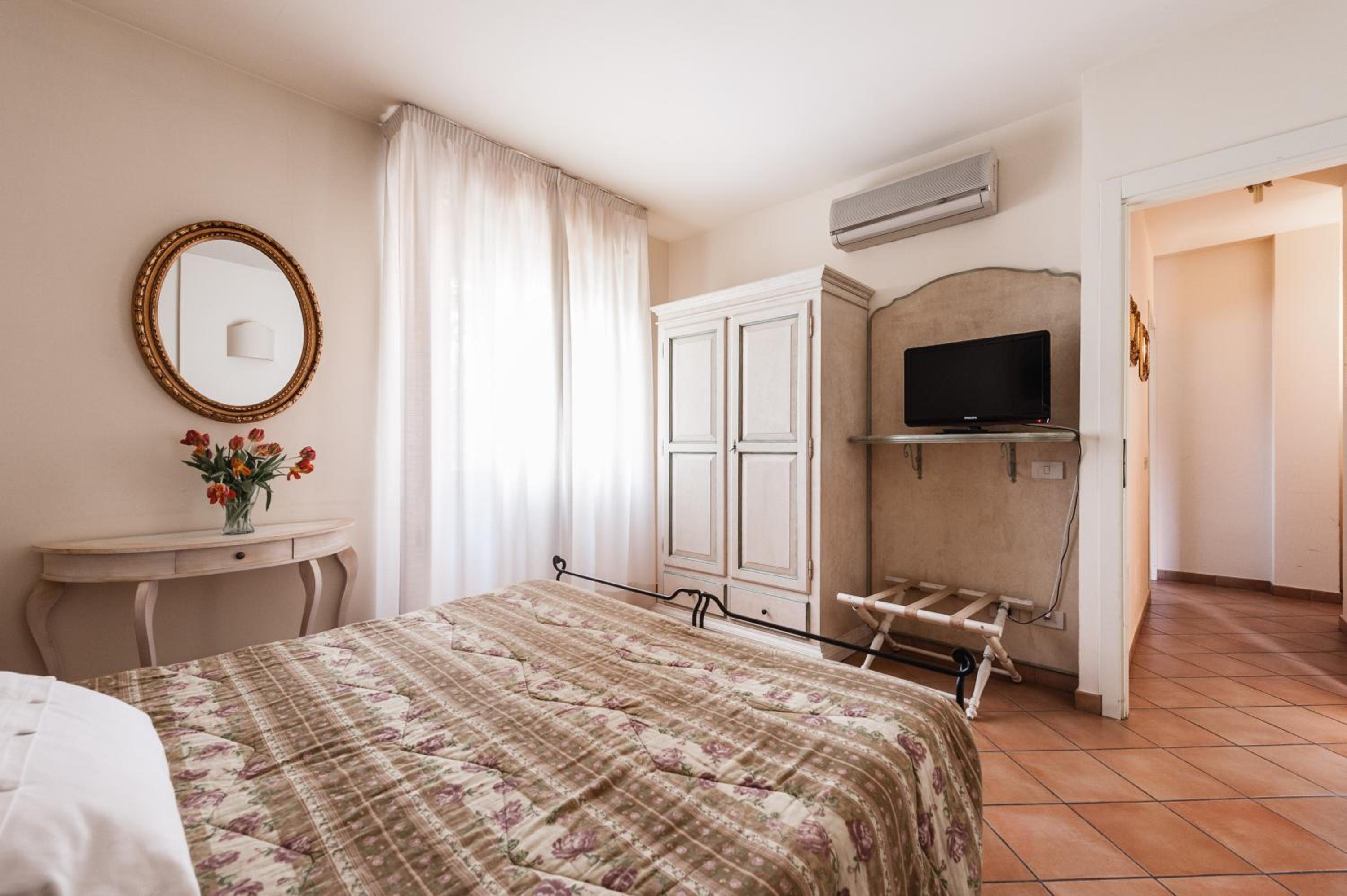 Suite - Photo 5