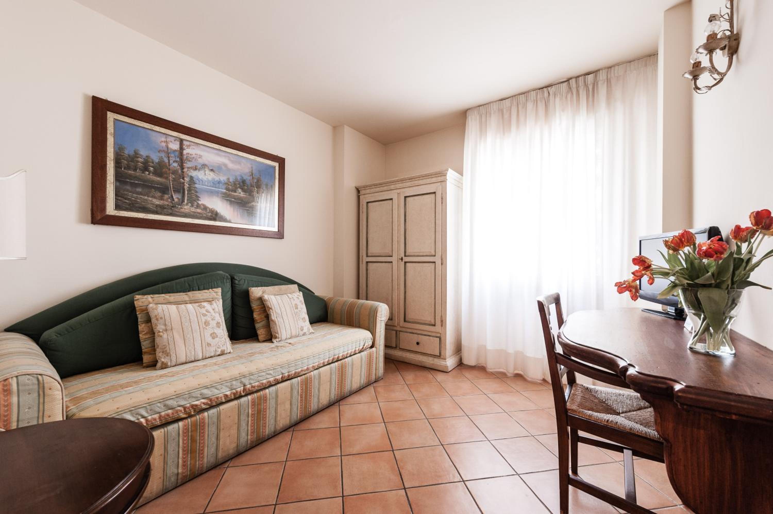 Suite - Photo 6