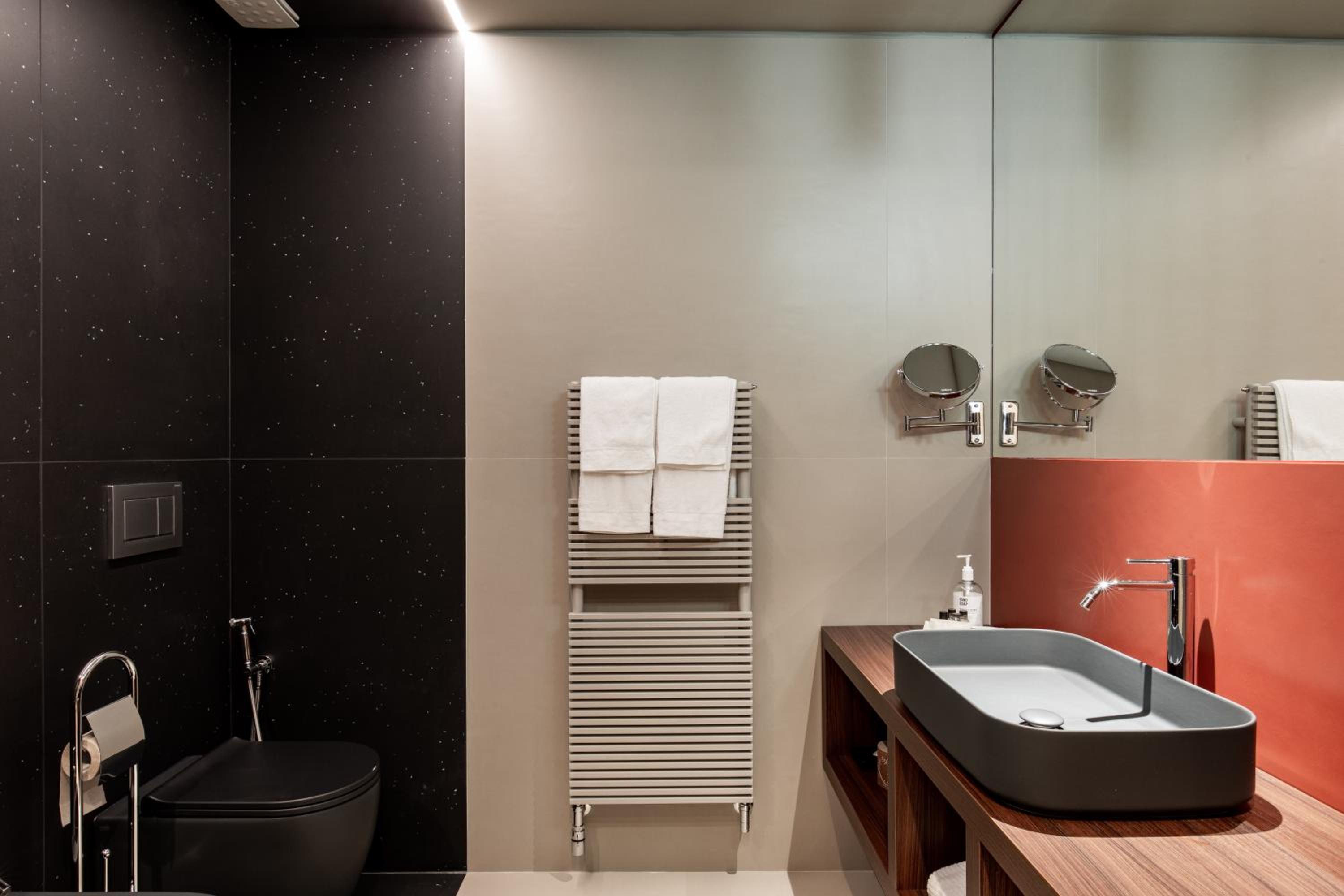 Triple Room with Balcony - Photo 8