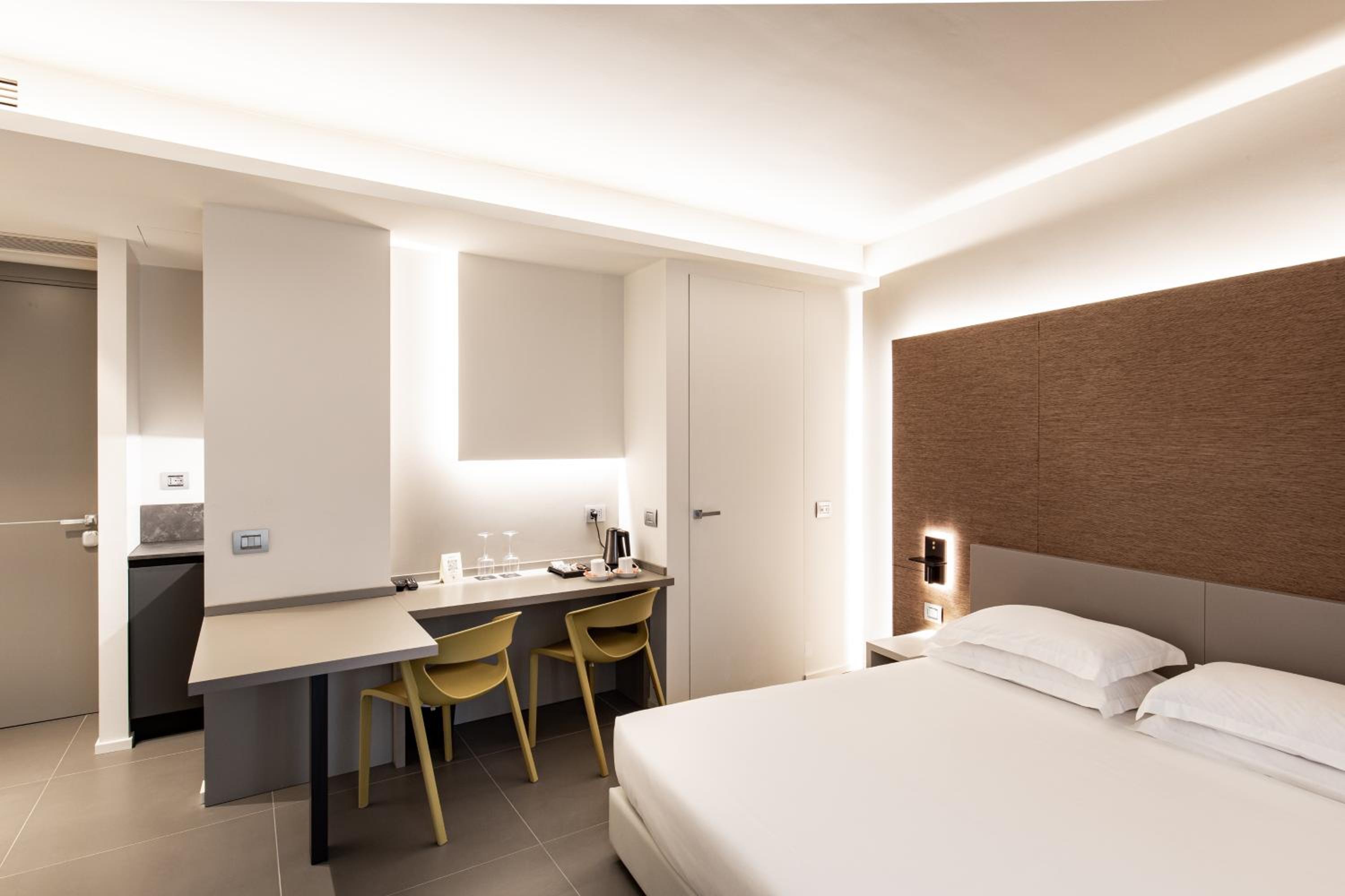 Triple Room with Balcony - Photo 6