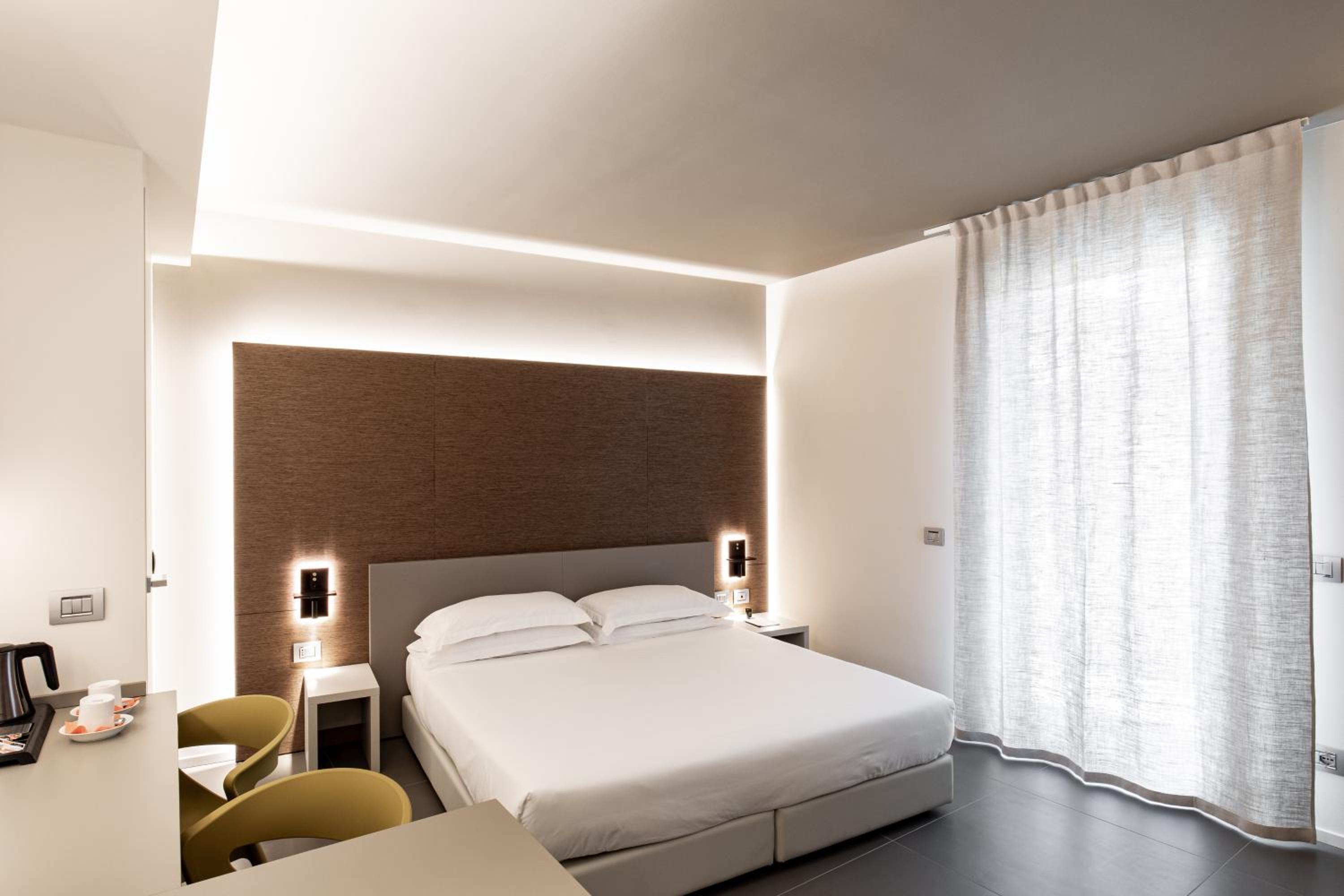 Triple Room with Balcony - Photo 9