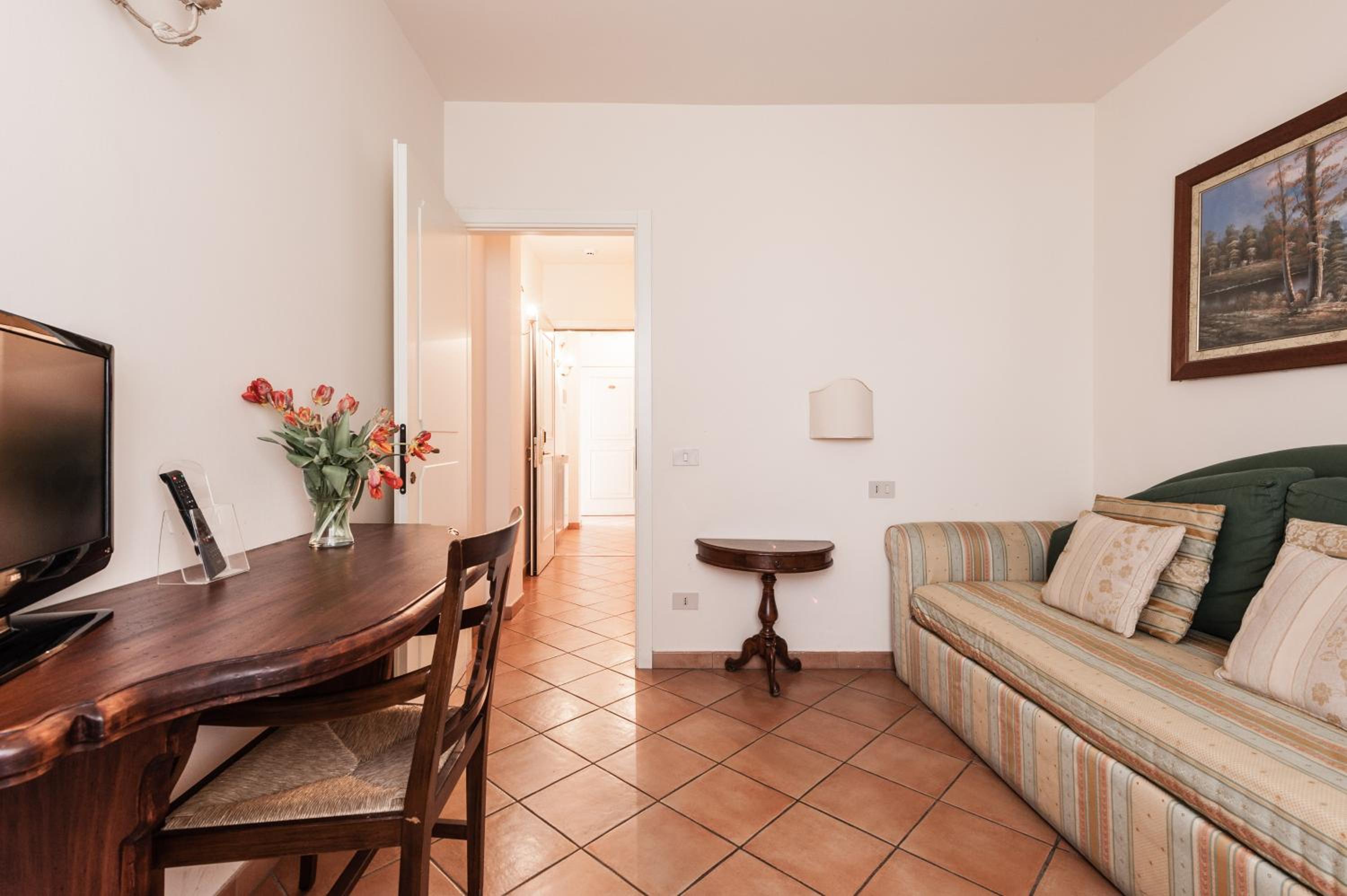Suite - Photo 8