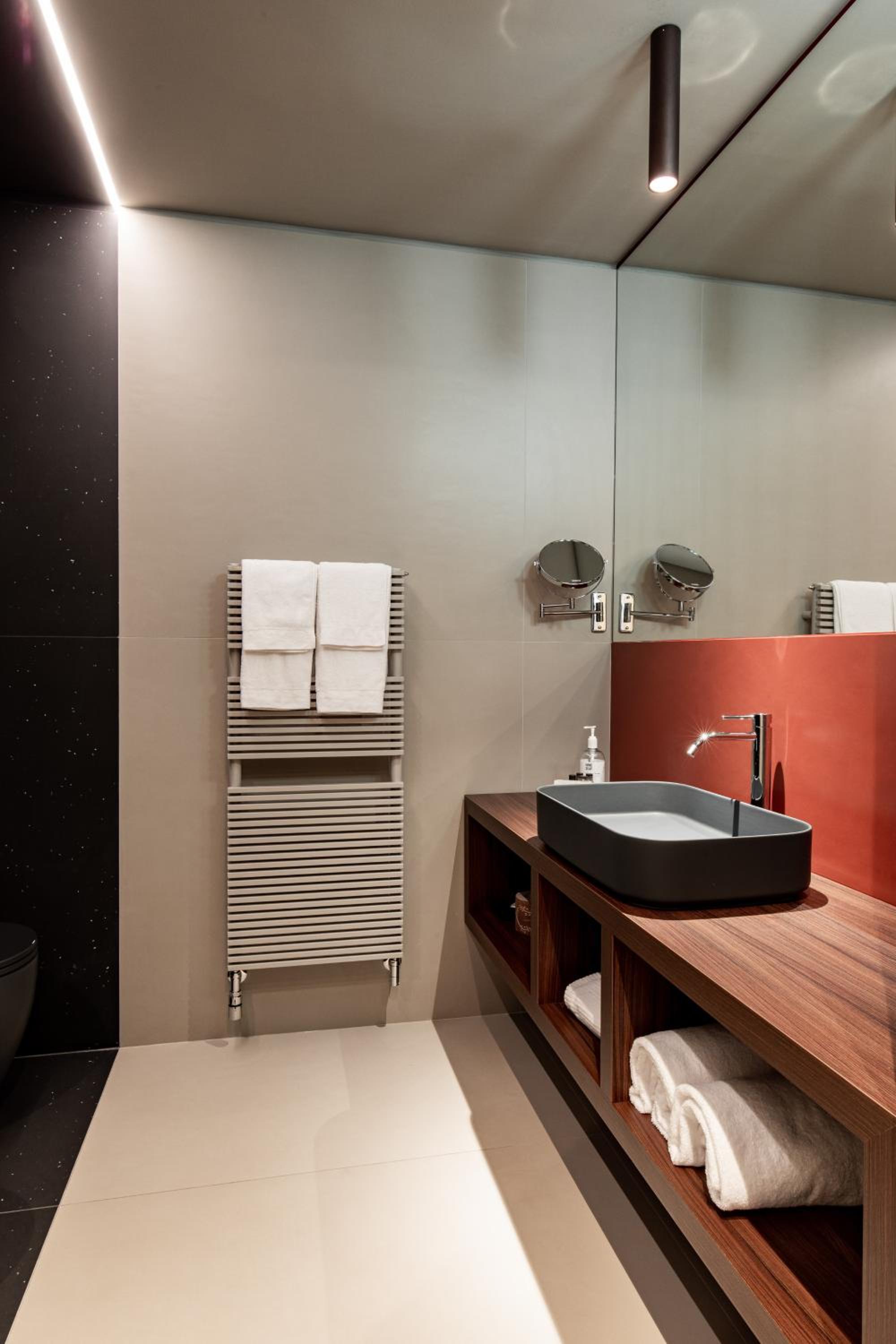 Triple Room with Balcony - Photo 14