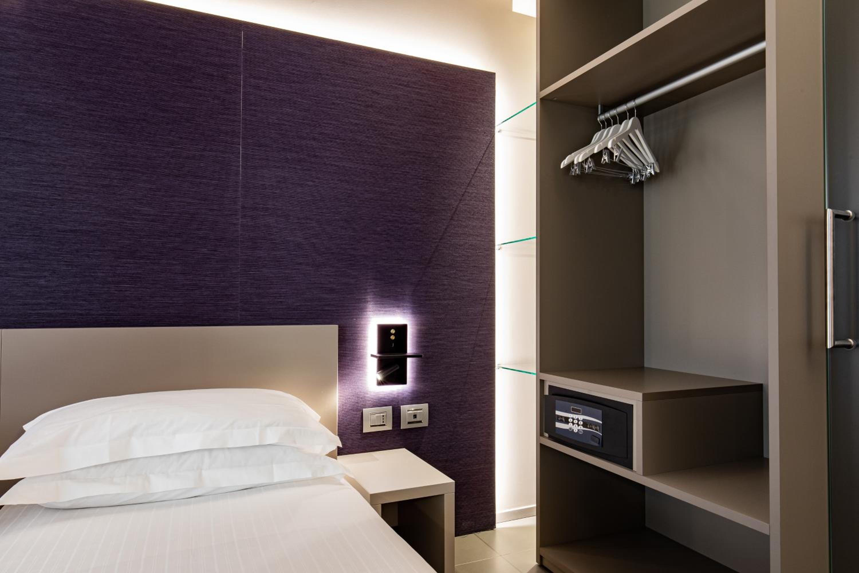 Quadruple Room - Photo 16