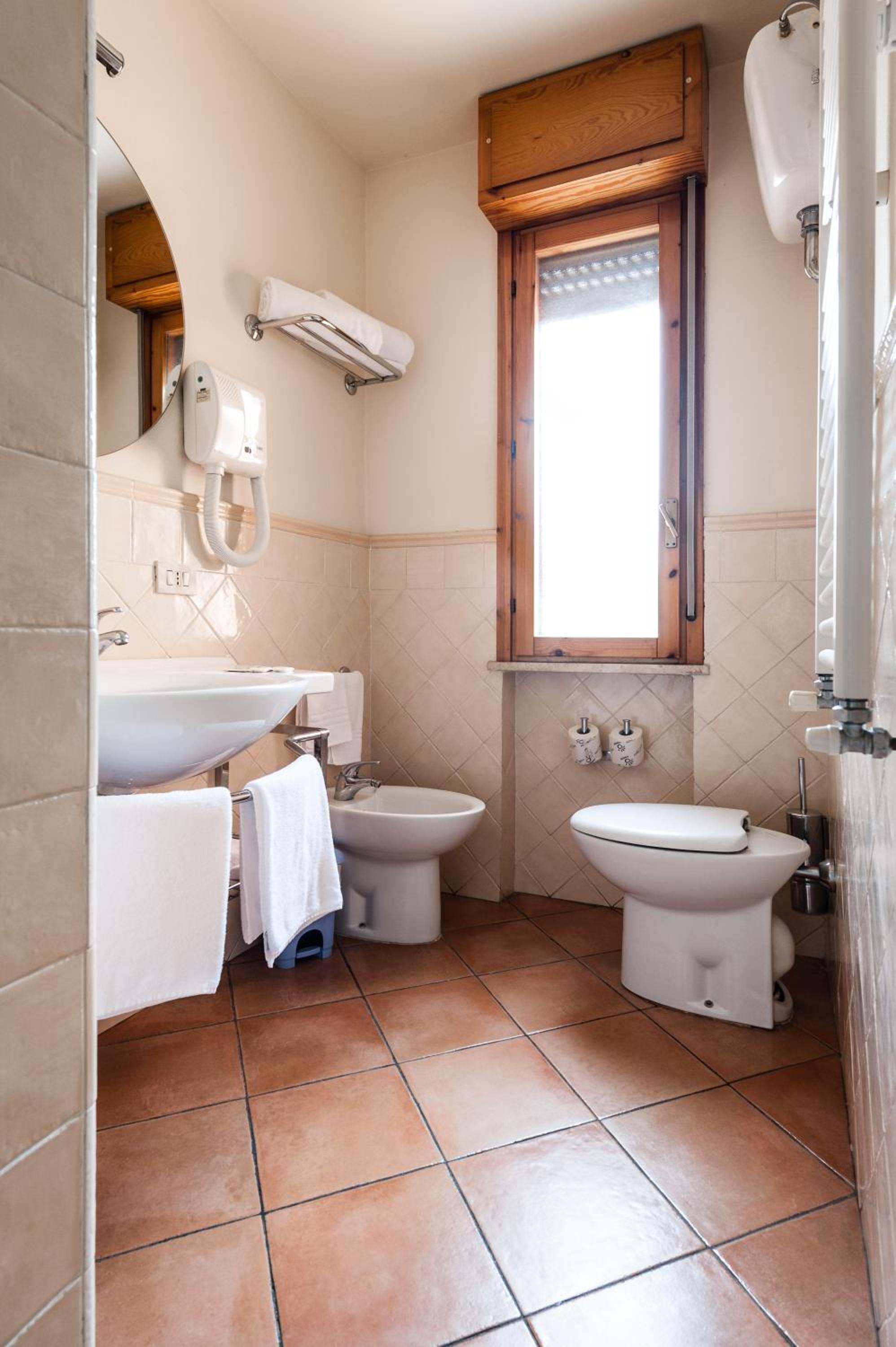 Suite - Photo 10