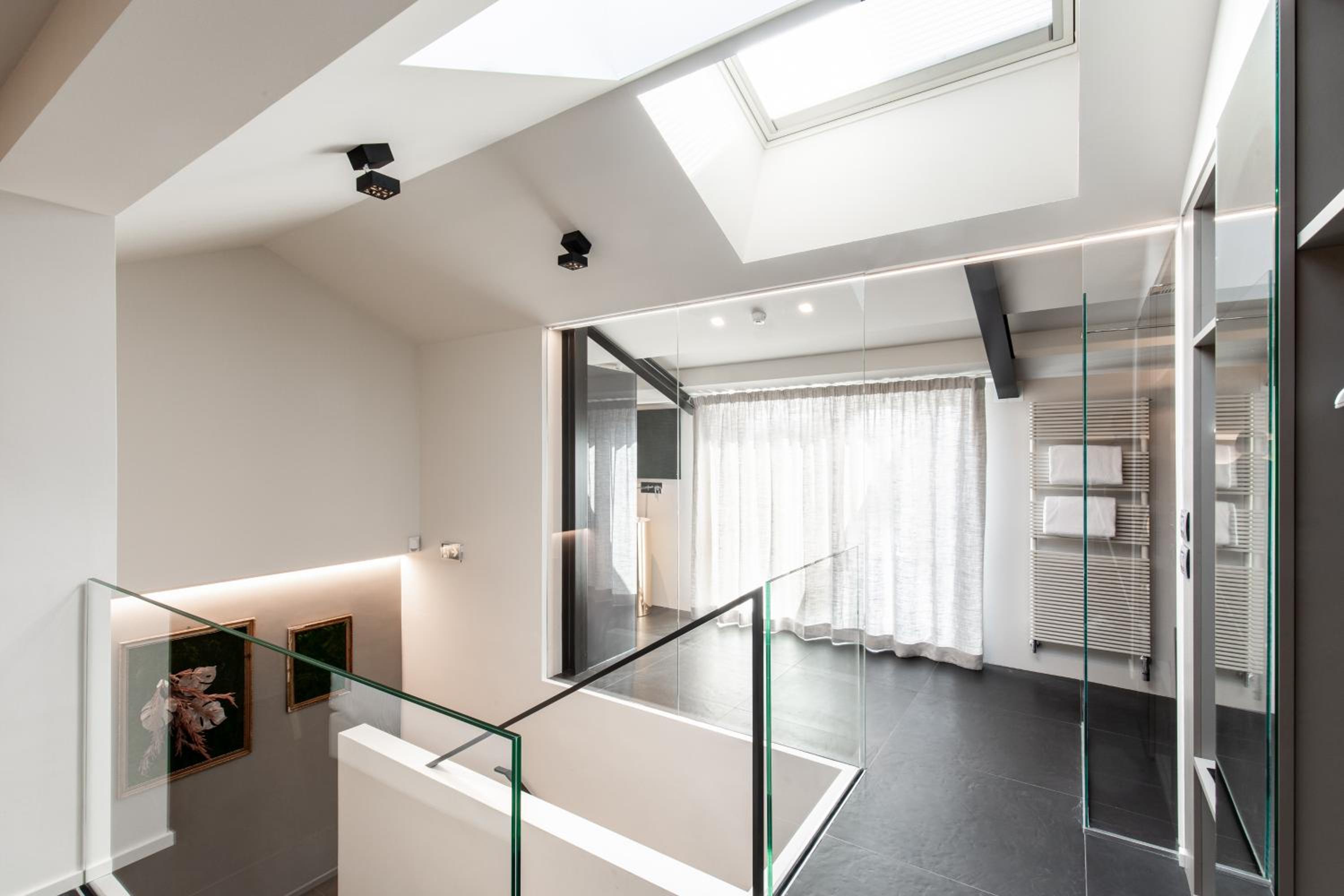 Deluxe Double Room with Balcony - Photo 3
