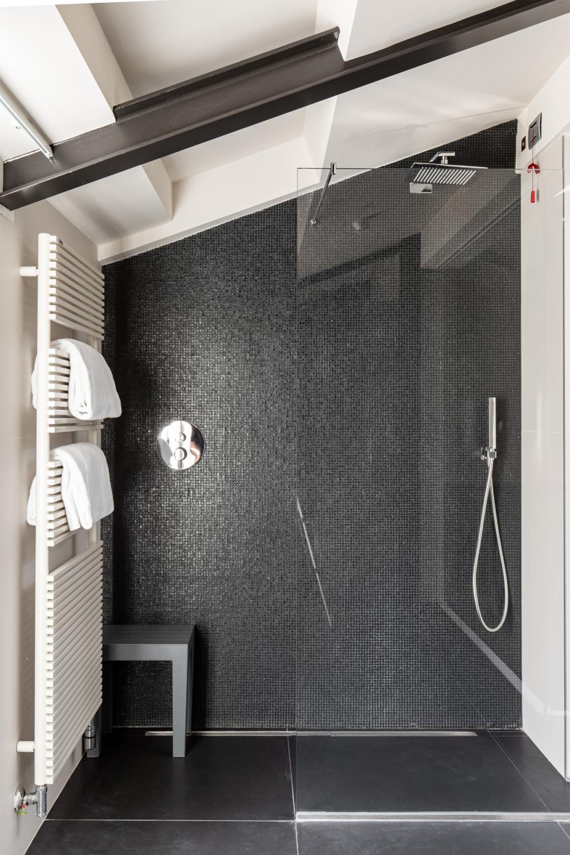 Deluxe Double Room with Balcony - Photo 4