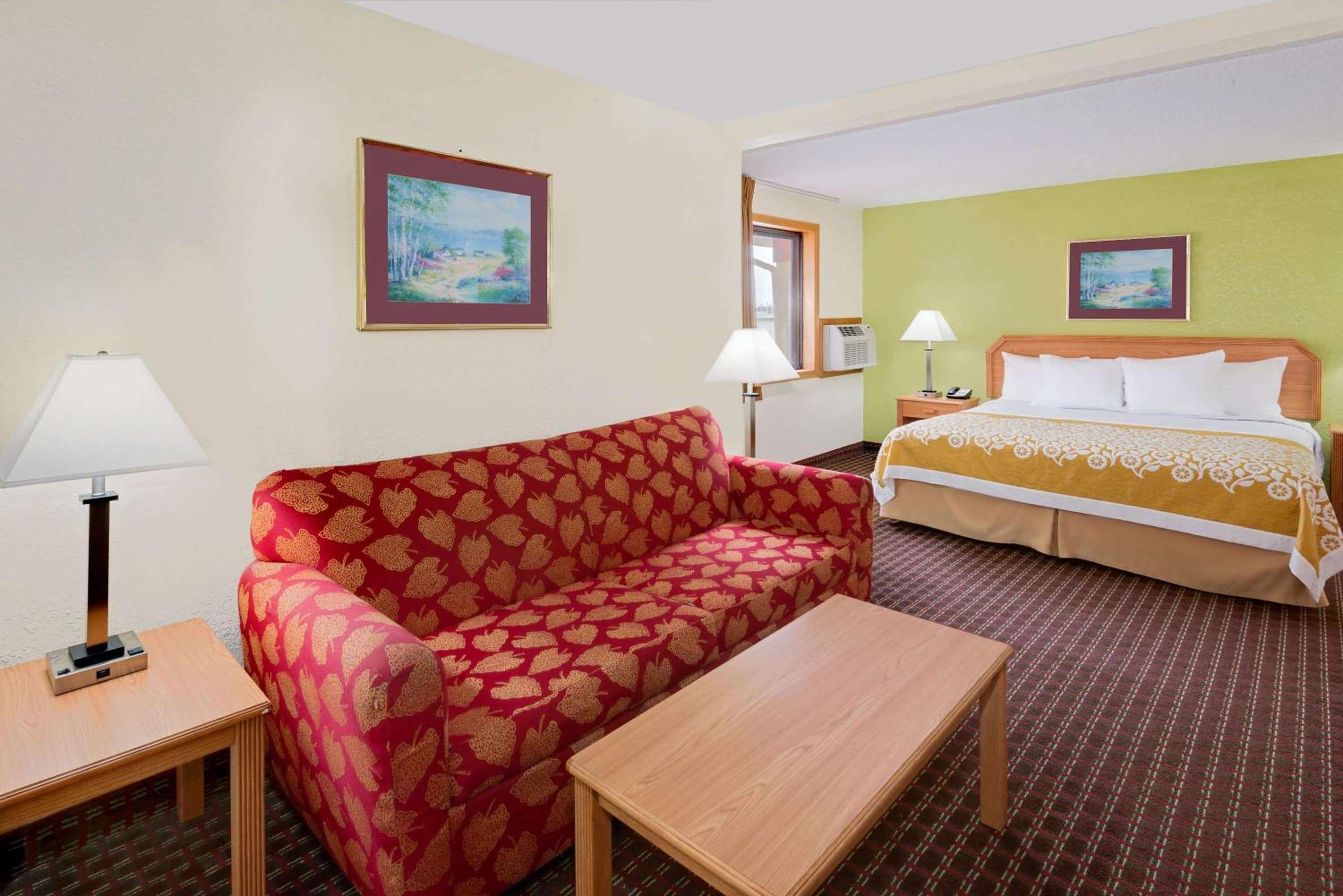 King Studio Suite with Jetted Tub - Non-Smoking - Photo 5