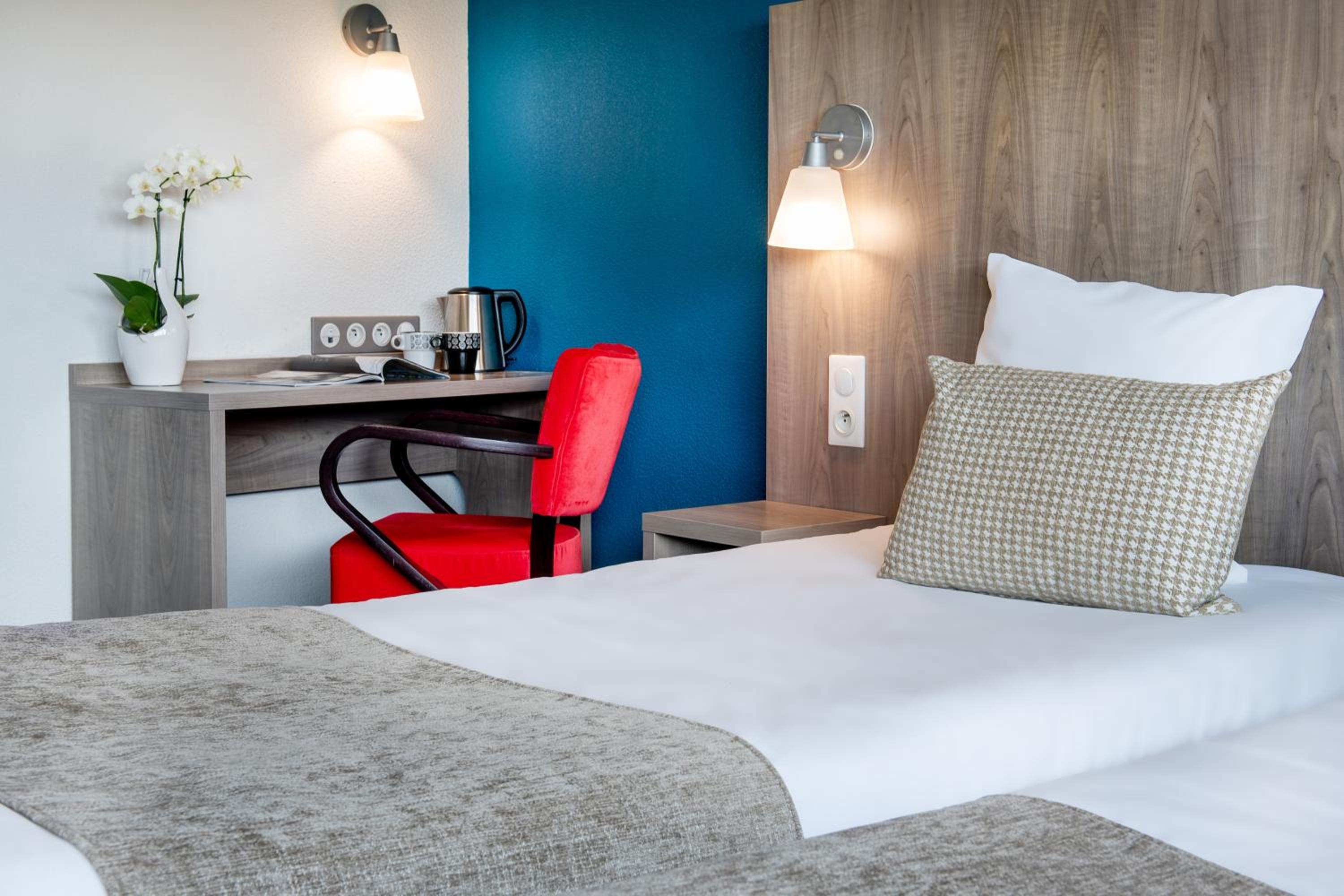 Twin Room with Balcony, photo 7
