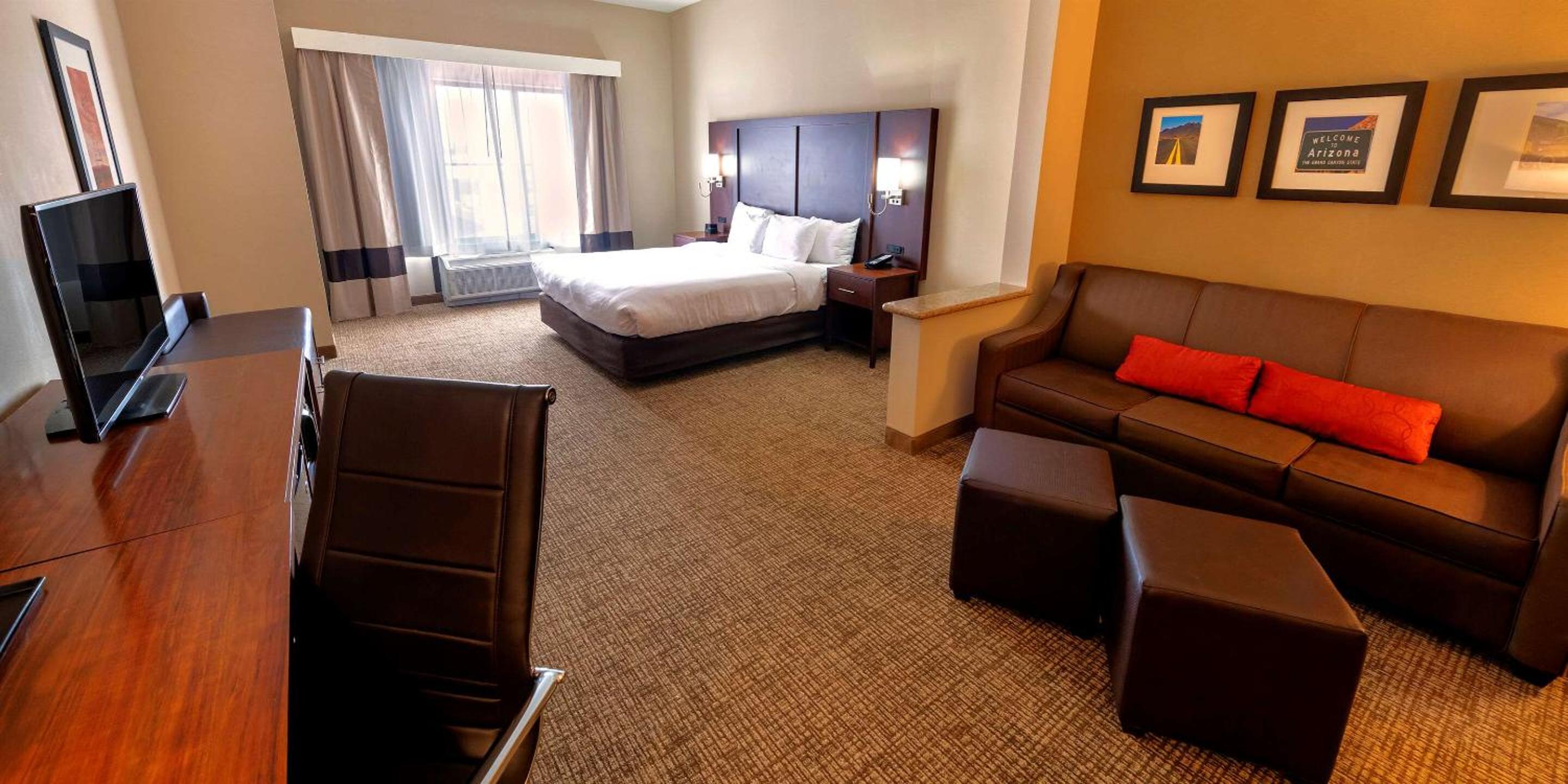 King Suite with Accessible Tub - Accessible/Non-Smoking - Photo 4