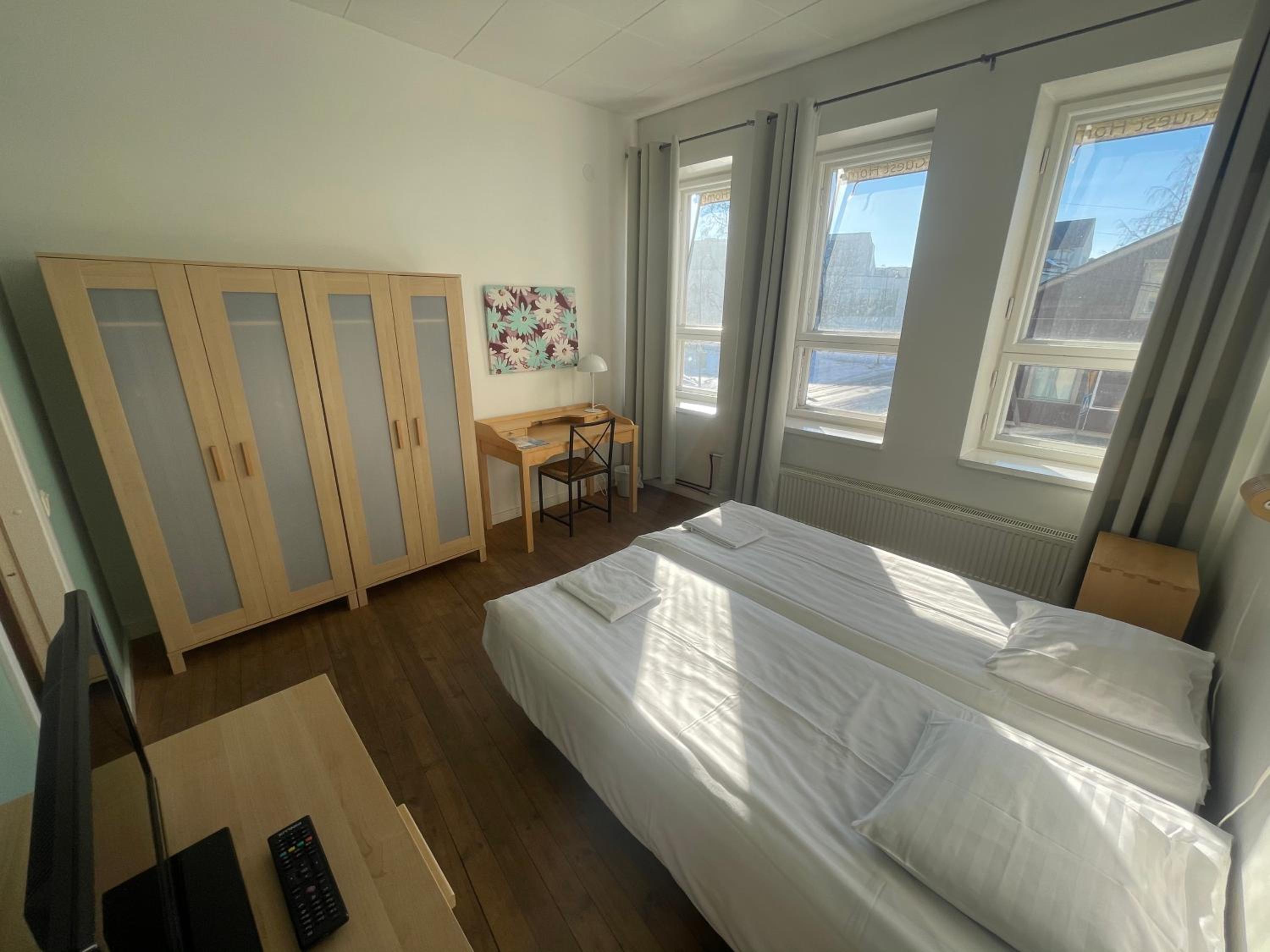 Double or Twin Room with Shared Bathroom photo 2