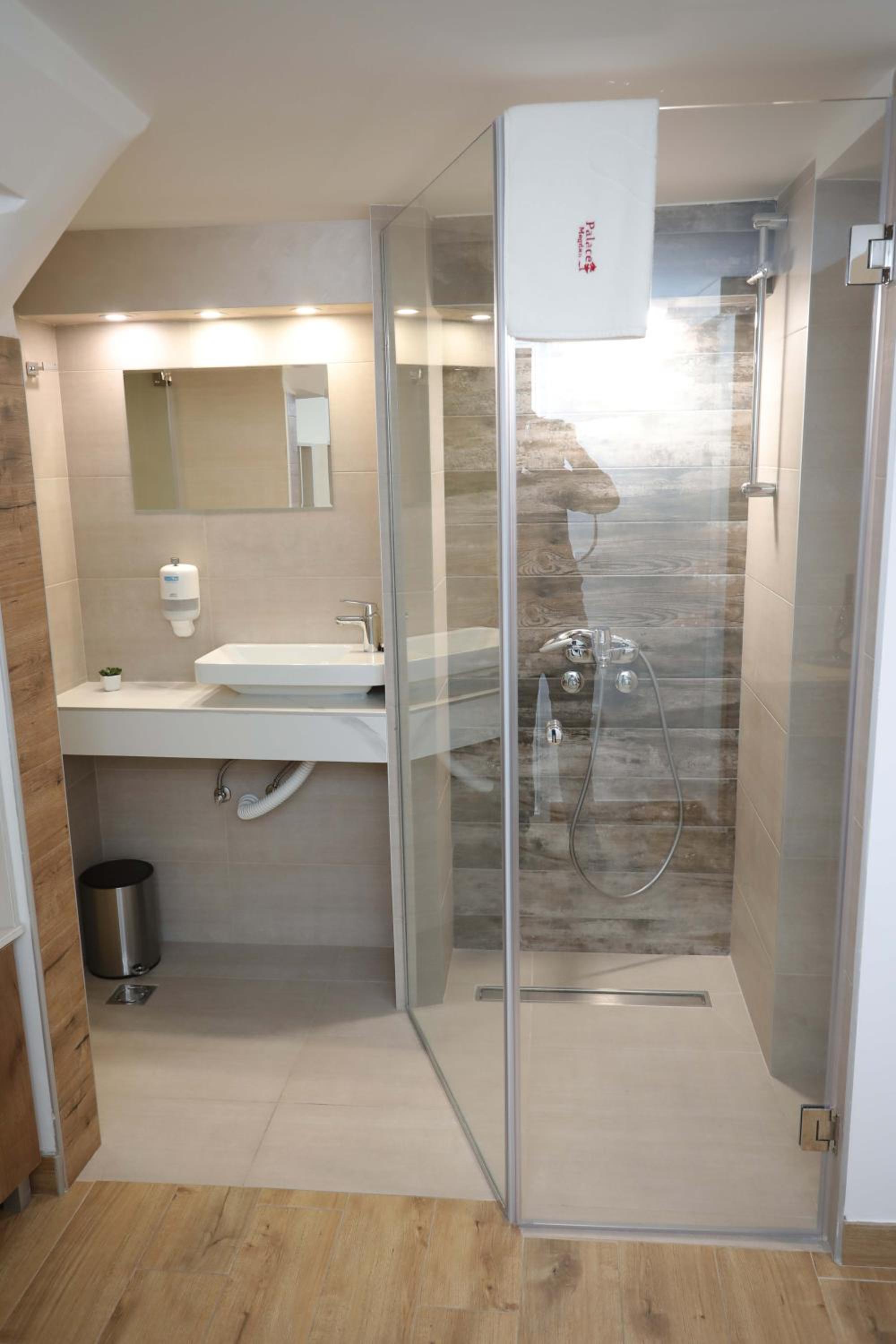 Double Room with Private Bathroom photo 2