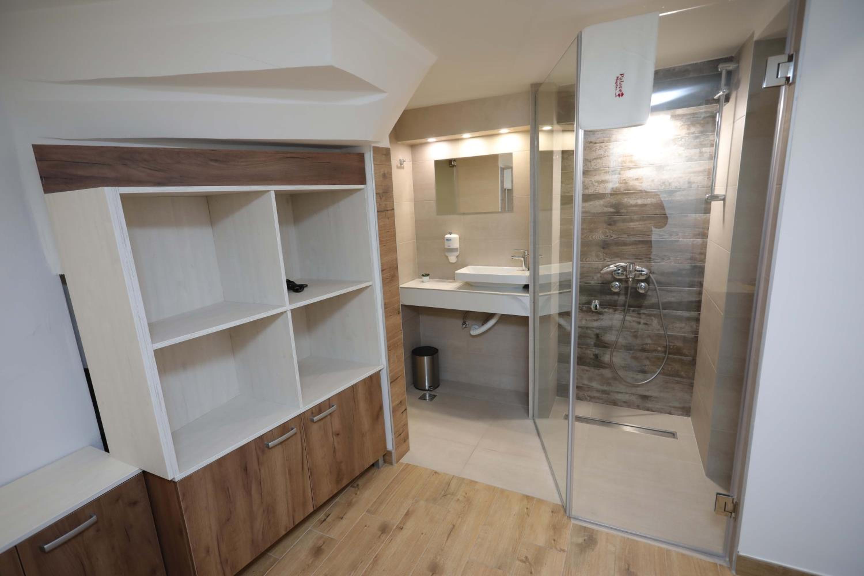 Double Room with Private Bathroom photo 3