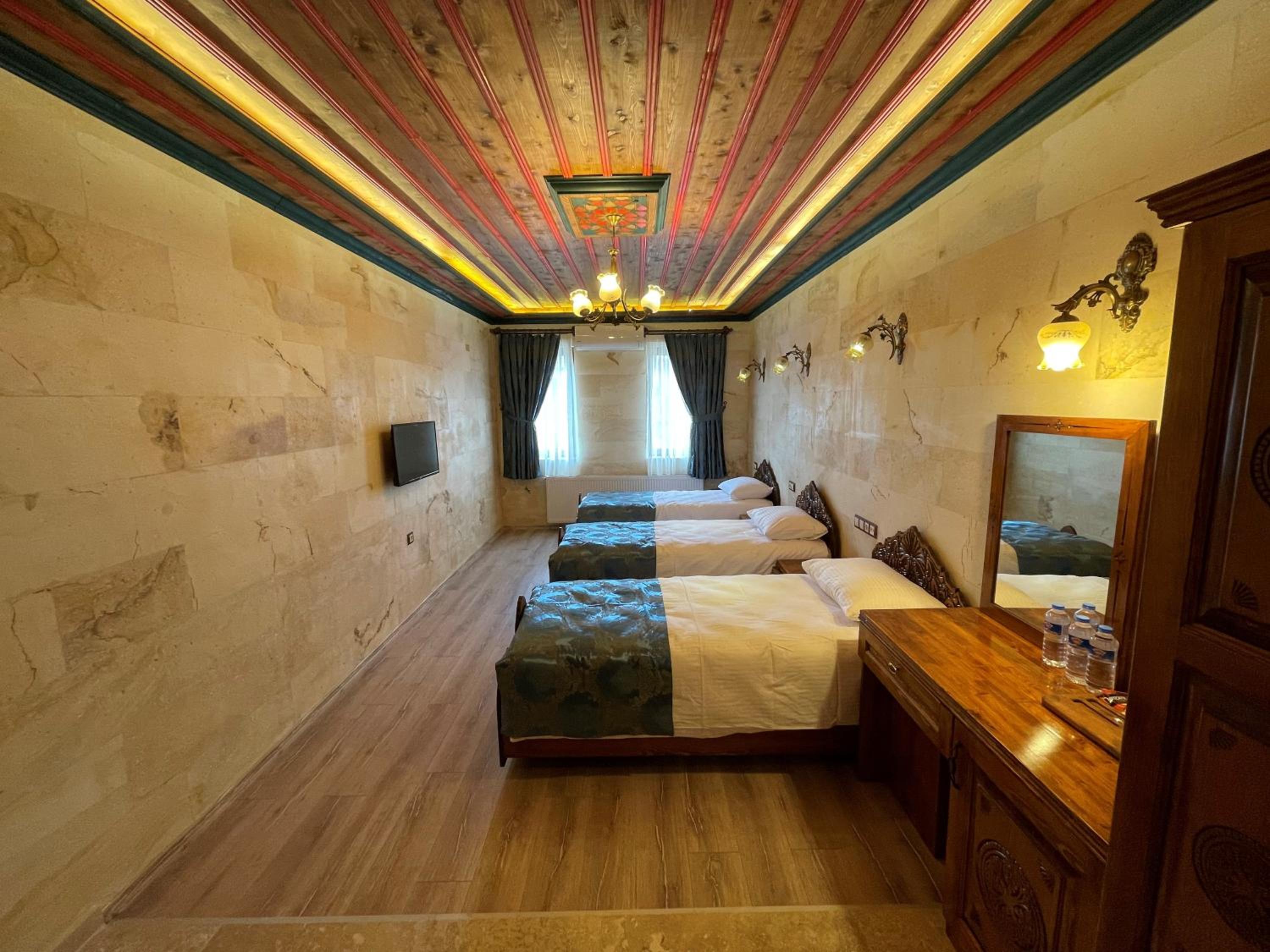 Deluxe Triple Room photo 3
