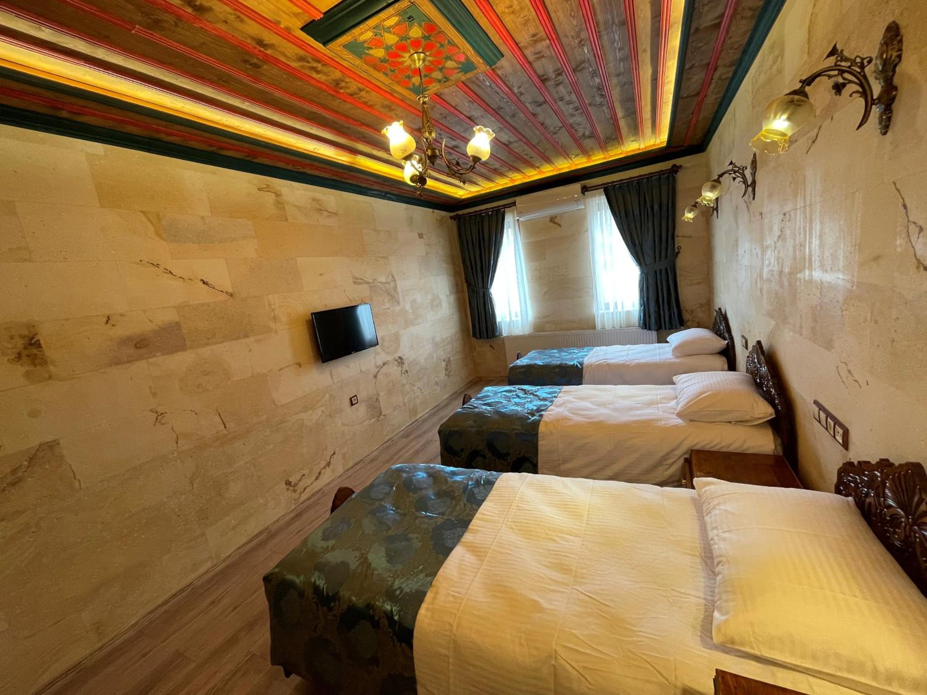 Deluxe Triple Room photo 1